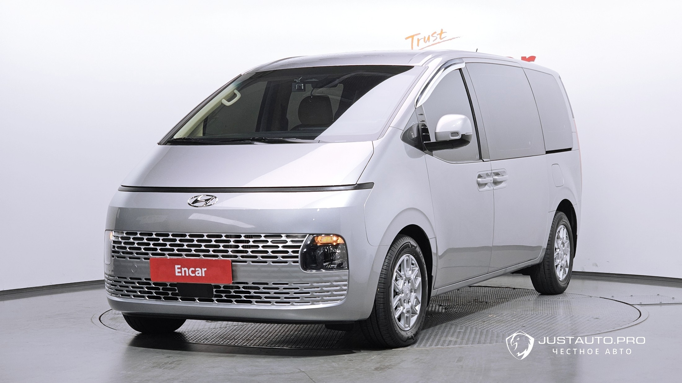 Автомобиль Hyundai Staria