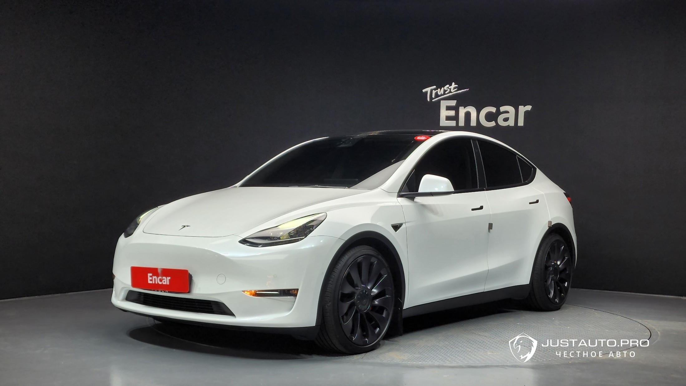 Автомобиль Tesla Model Y