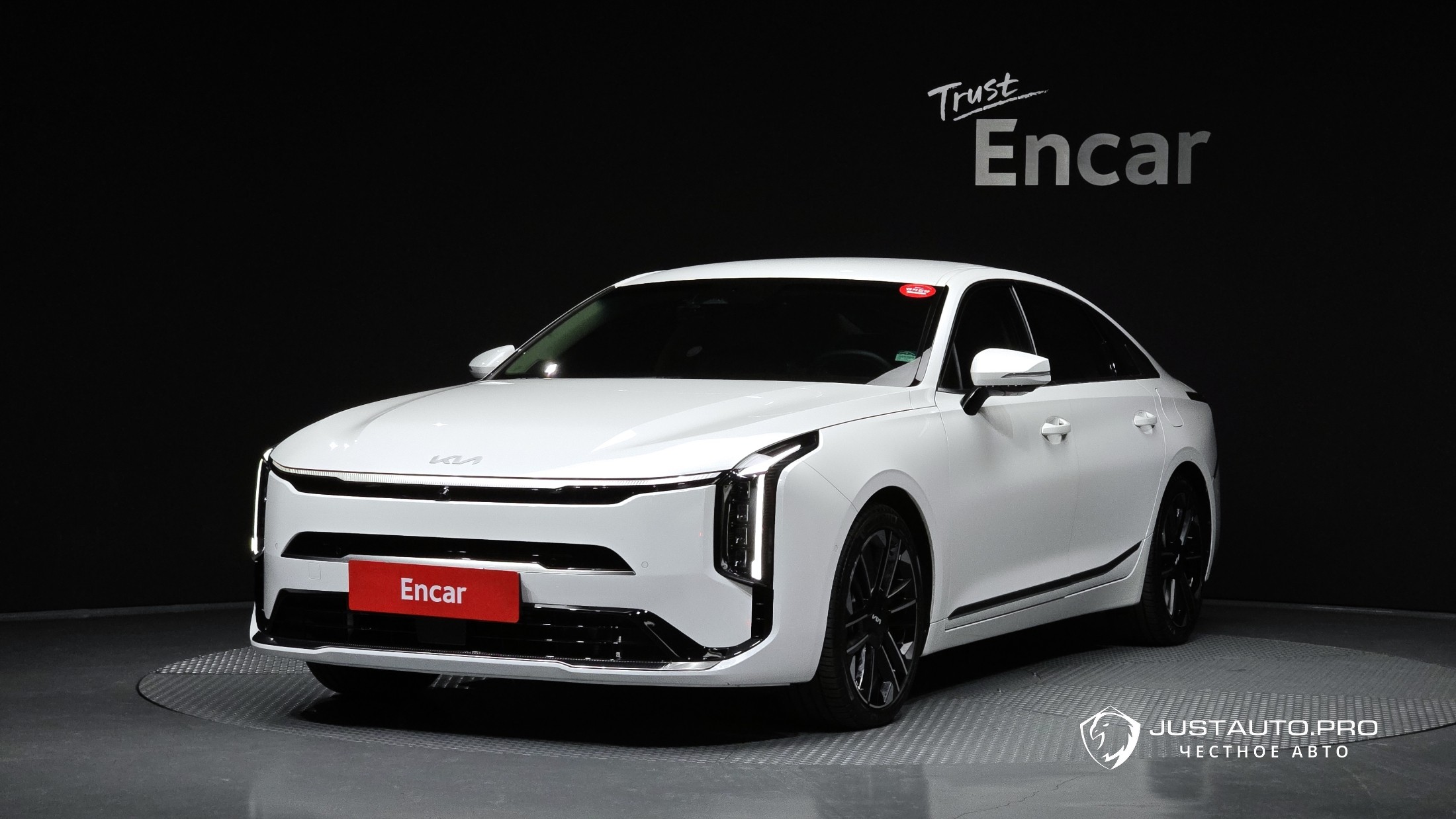 Автомобиль Kia K8