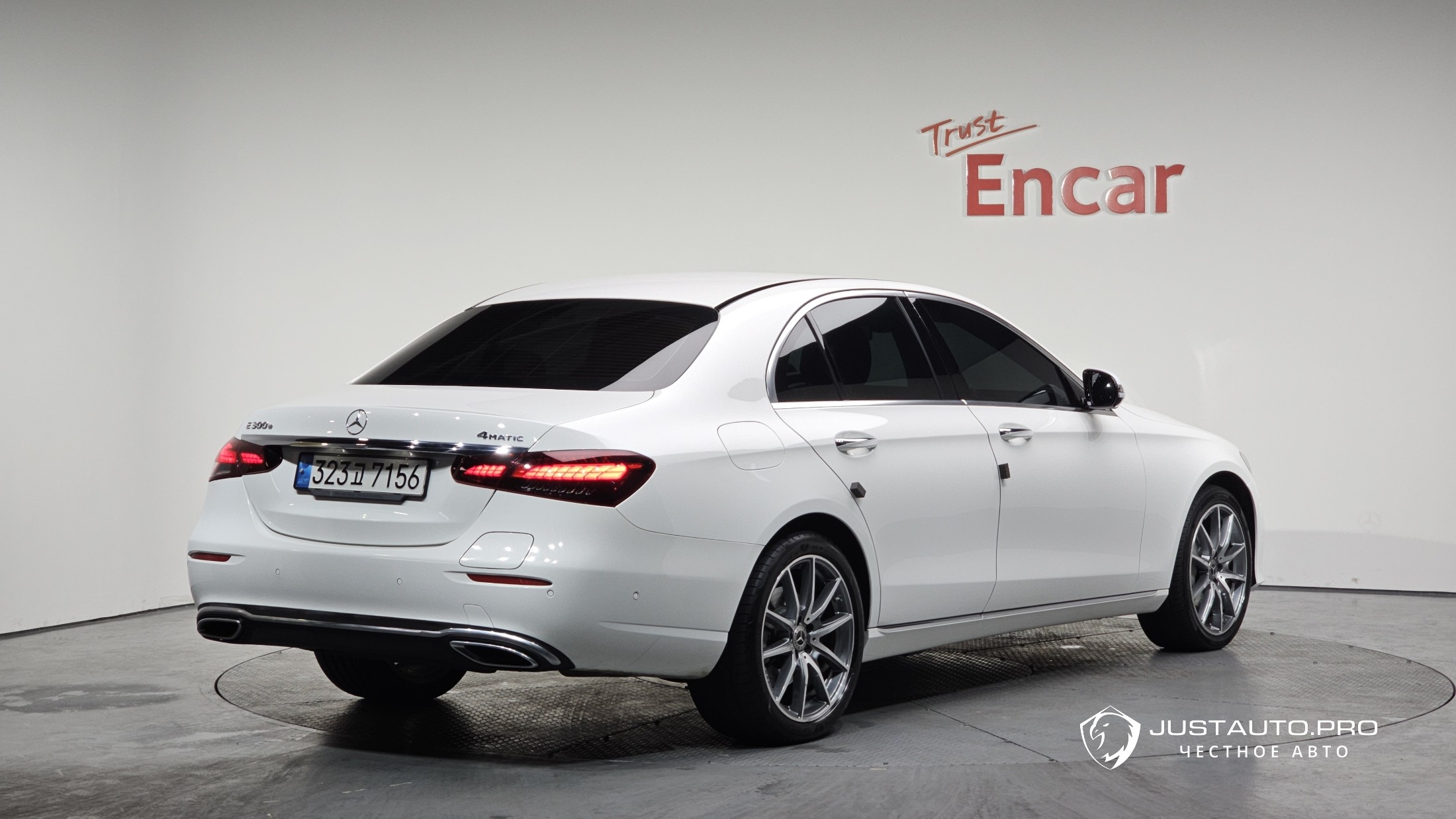 Автомобиль Mercedes-Benz E-Class