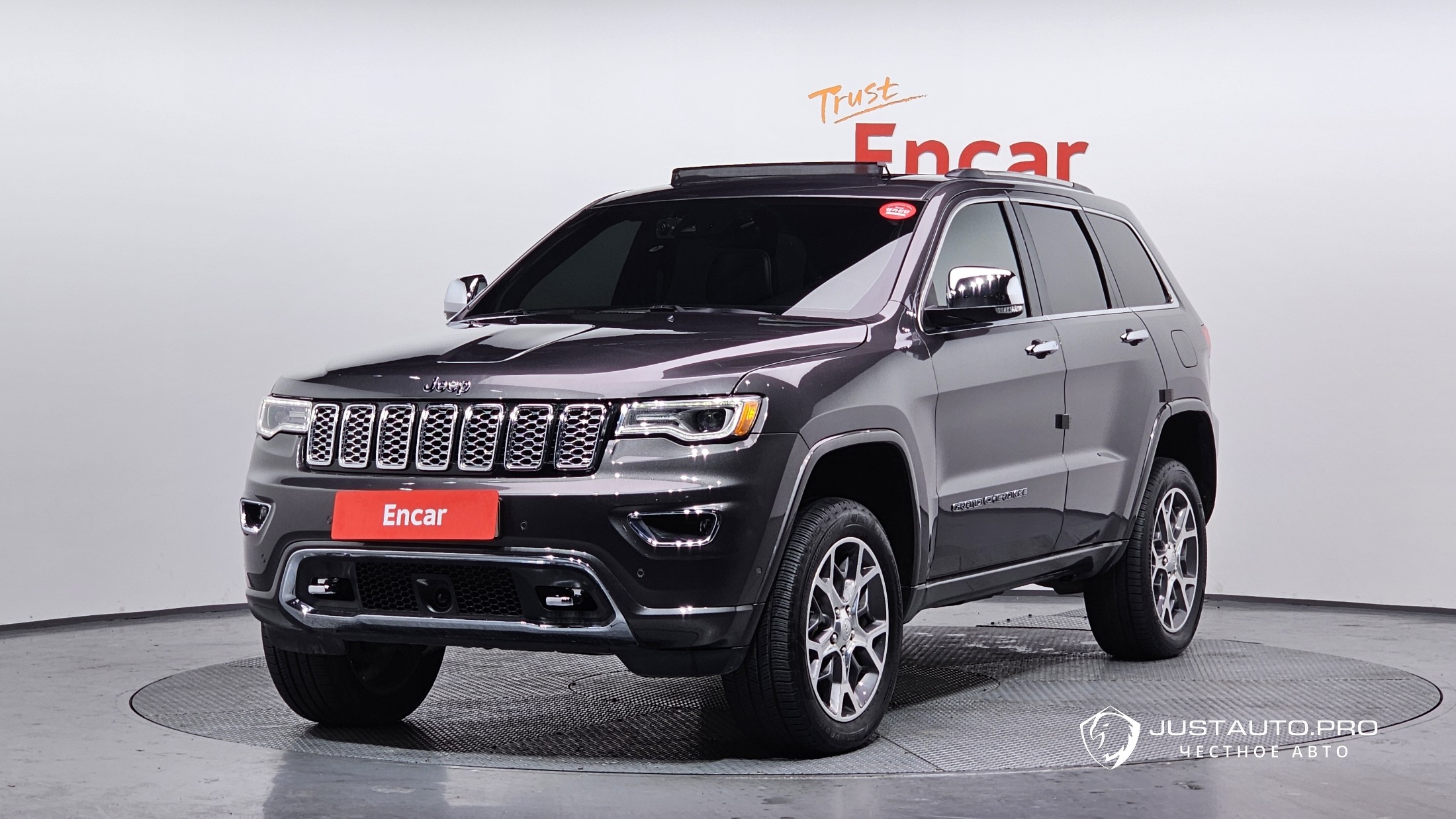 Автомобиль Jeep Cherokee