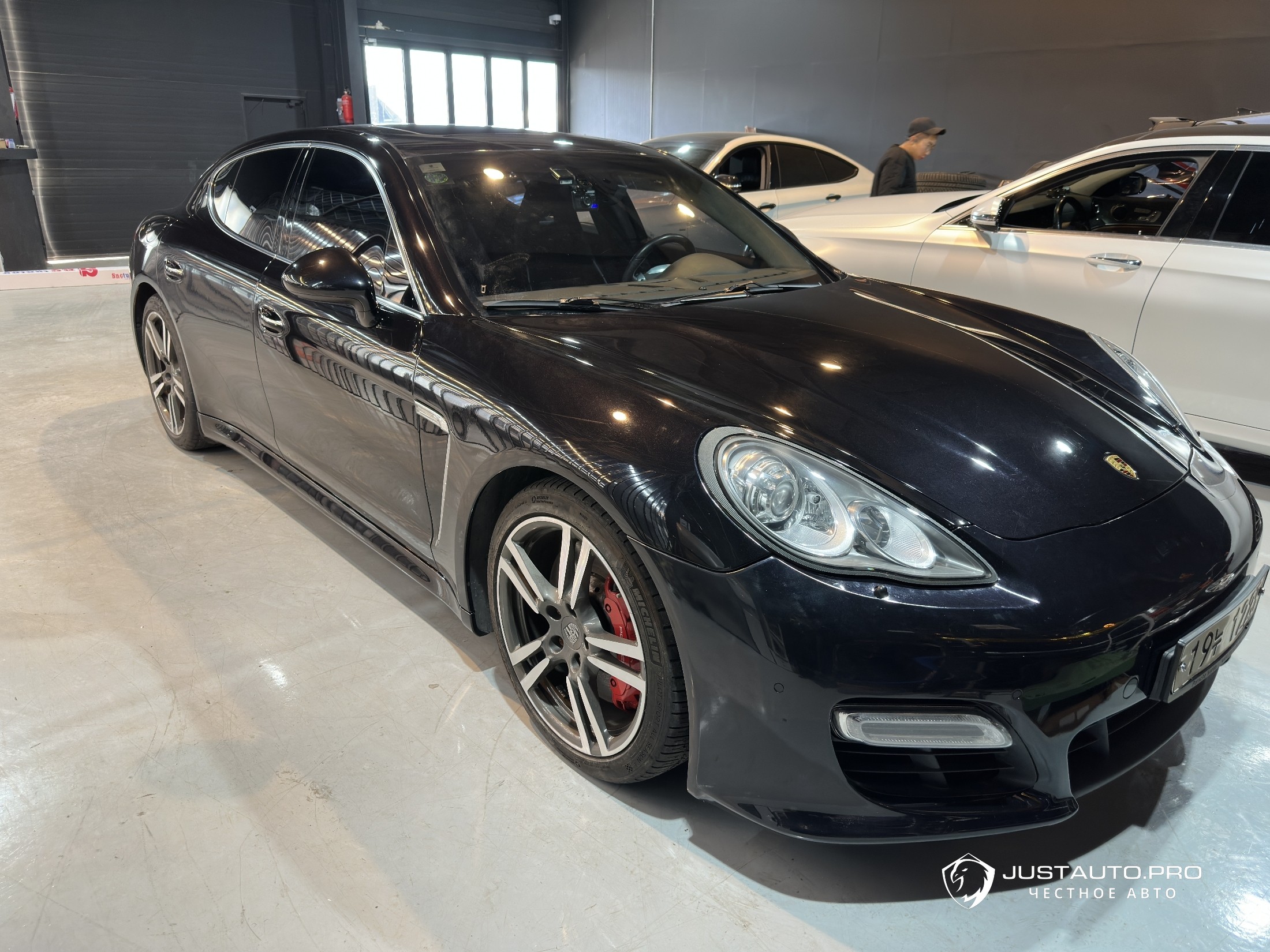 Автомобиль Porsche Panamera