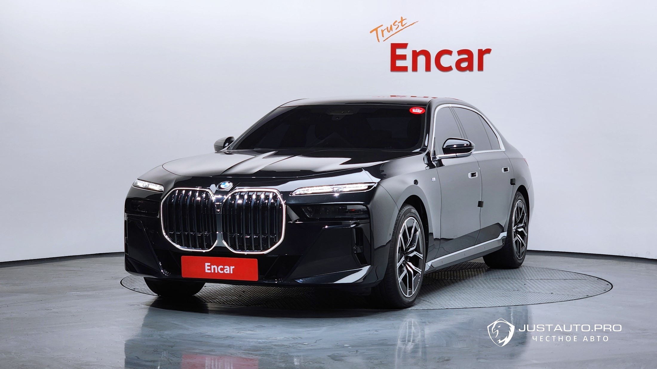 Автомобиль BMW 7-Series