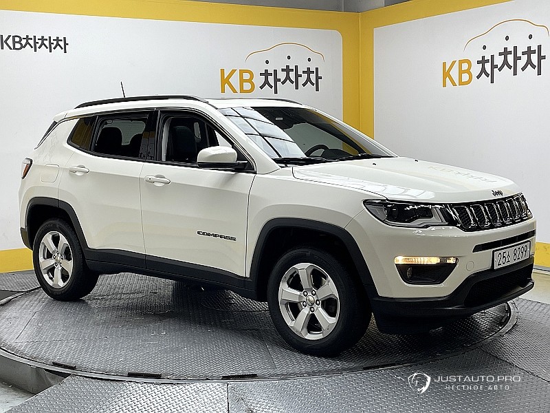 Автомобиль Jeep Compass