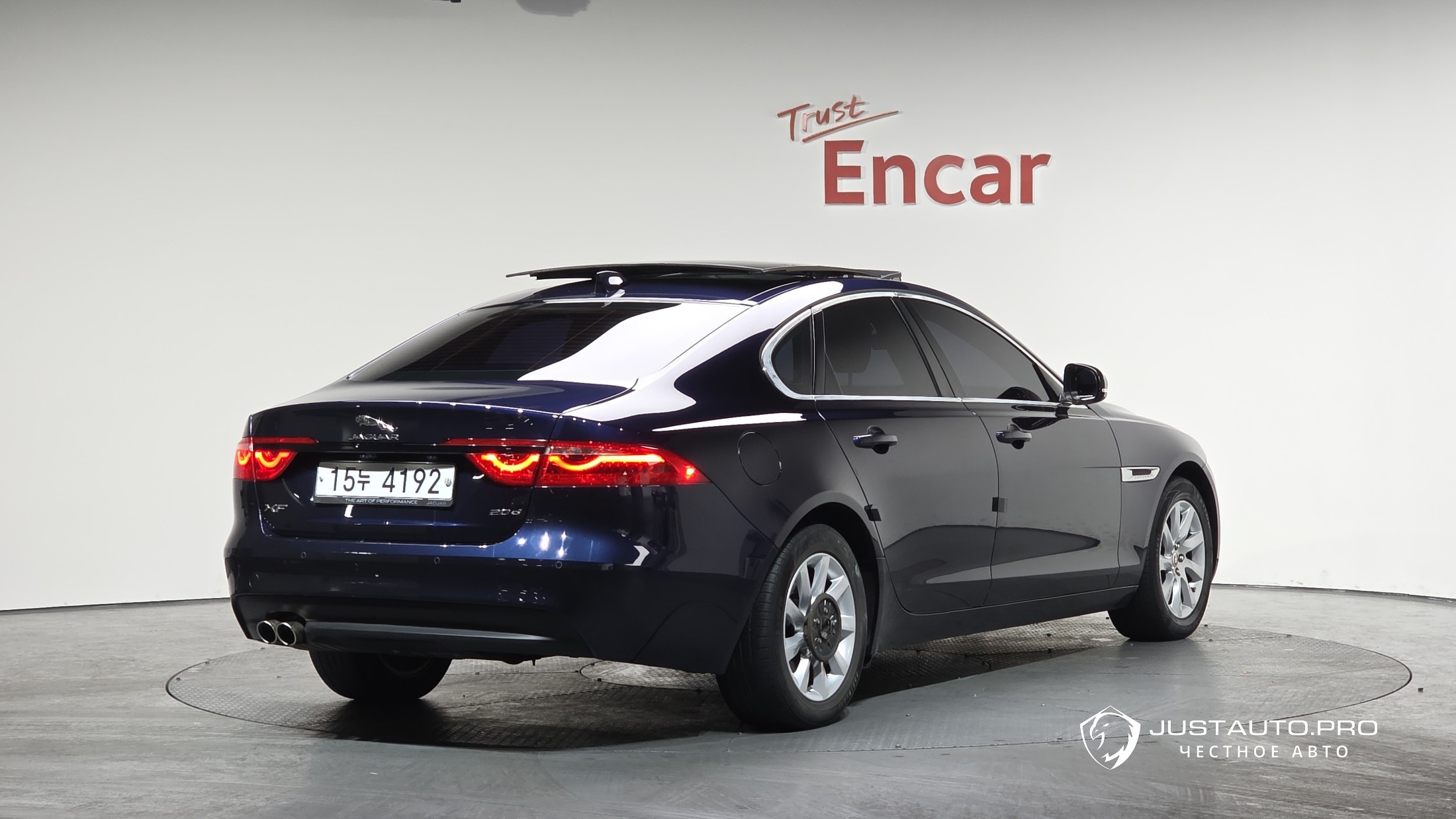 Автомобиль Jaguar XF