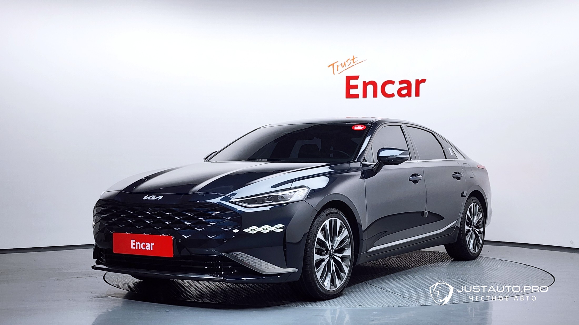 Автомобиль Kia K8