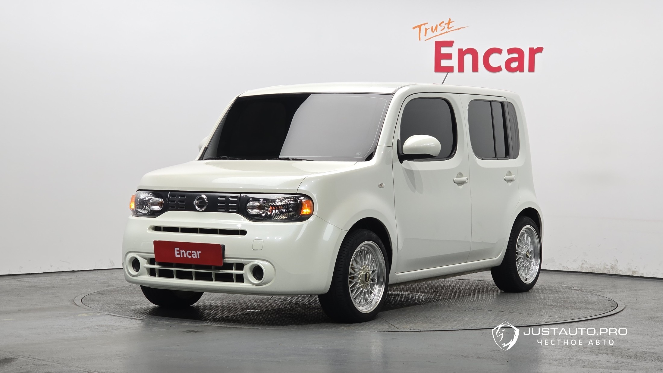 Автомобиль Nissan Cube