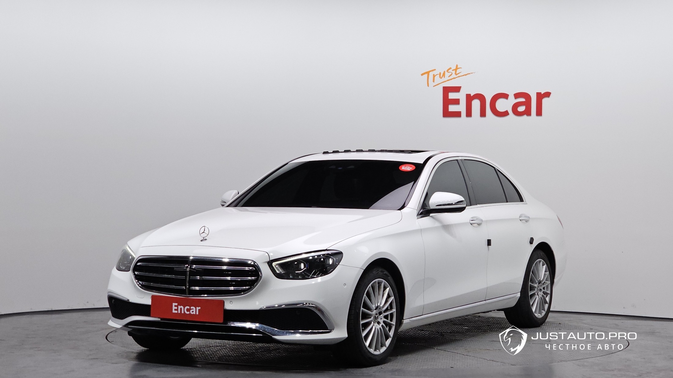 Автомобиль Mercedes-Benz E-Class
