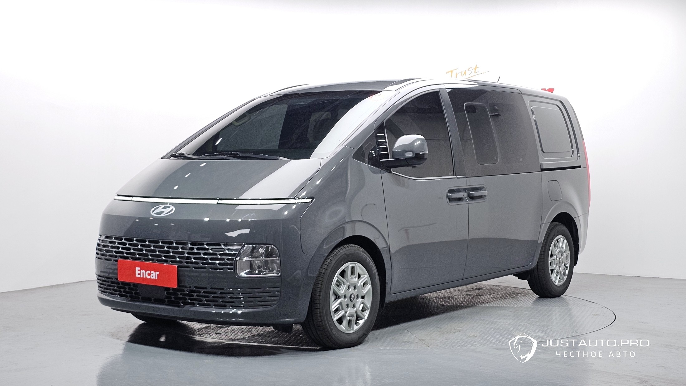 Автомобиль Hyundai Staria