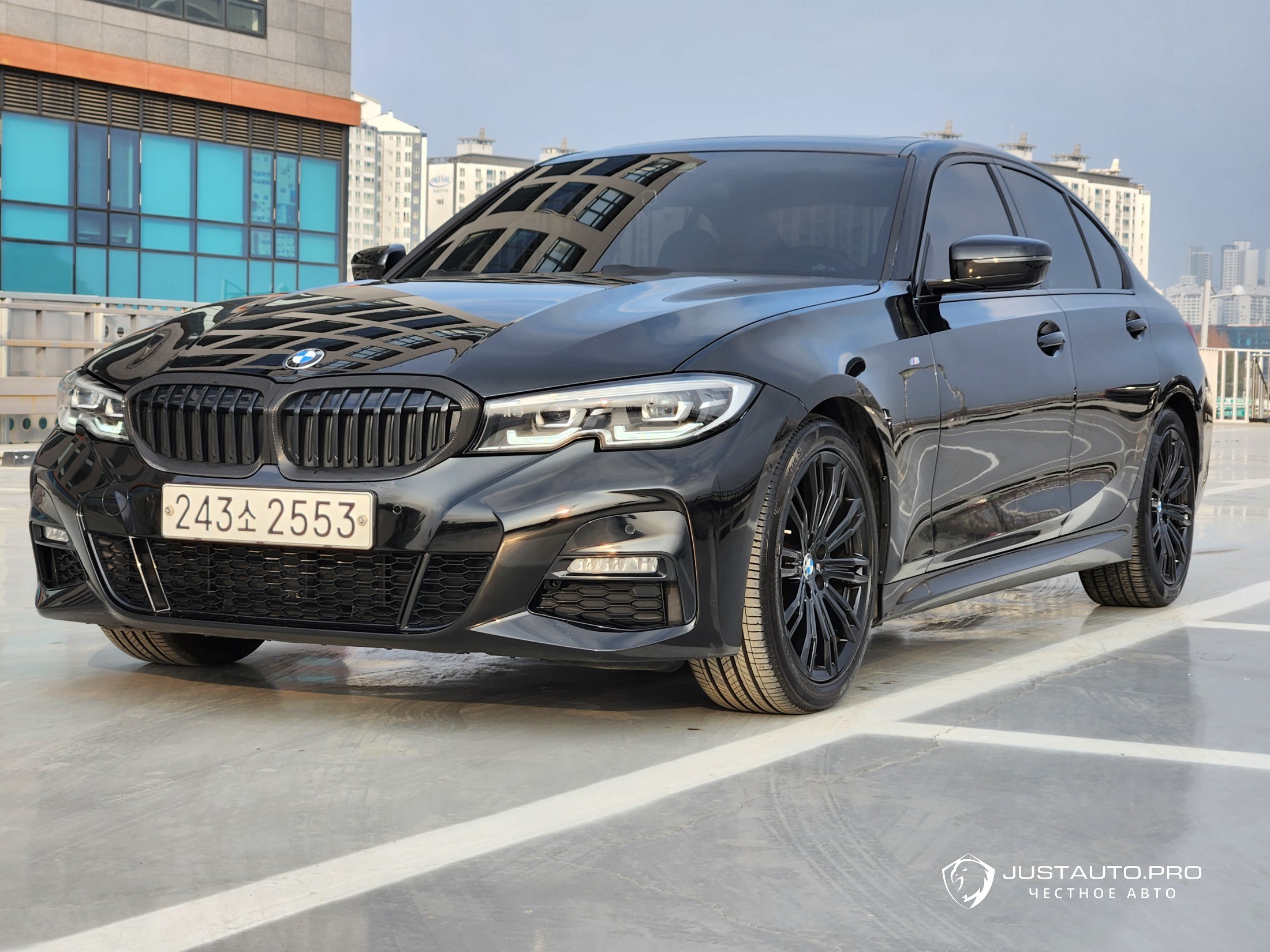 Автомобиль BMW 3-Series