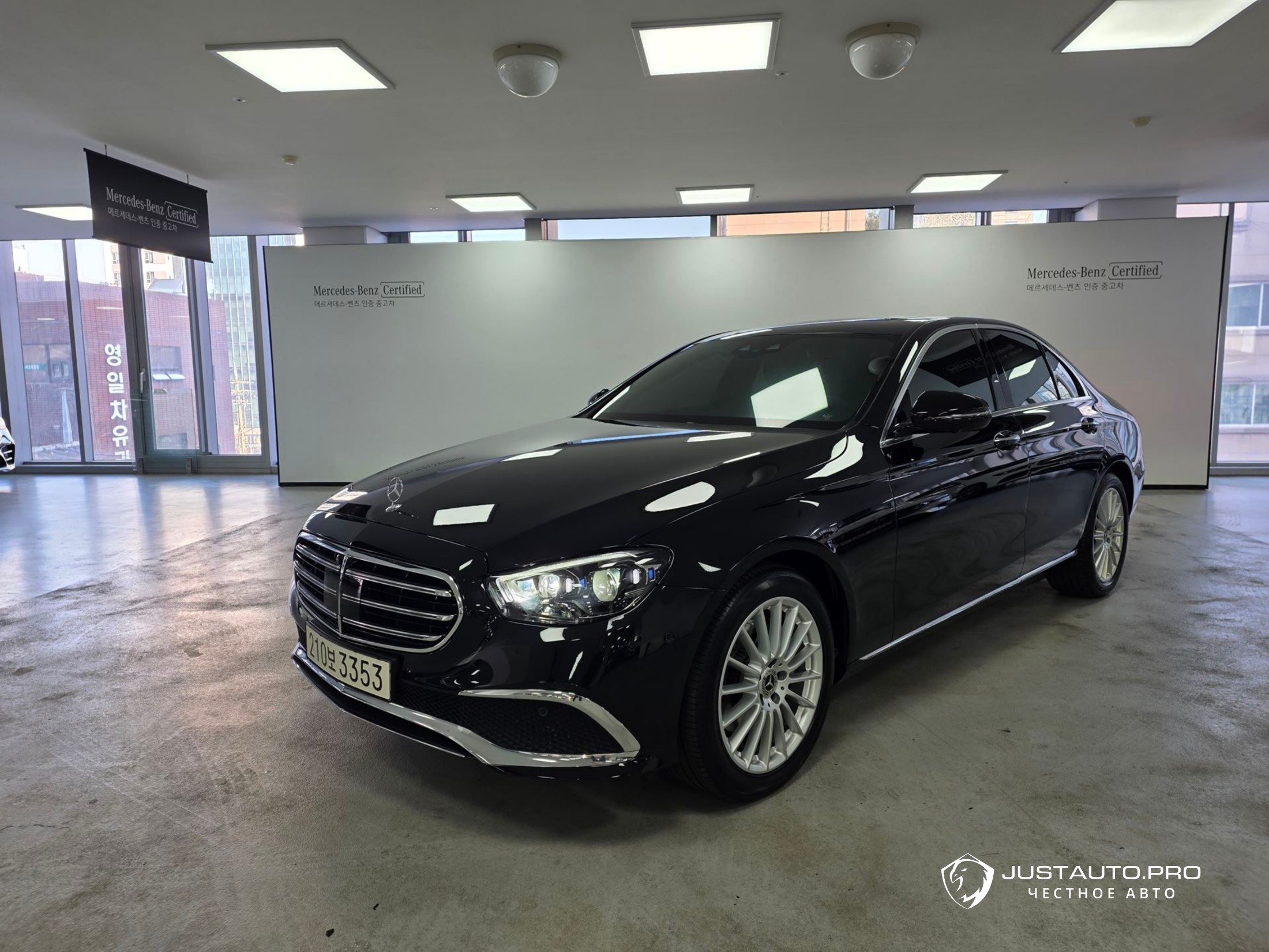 Автомобиль Mercedes-Benz E-Class