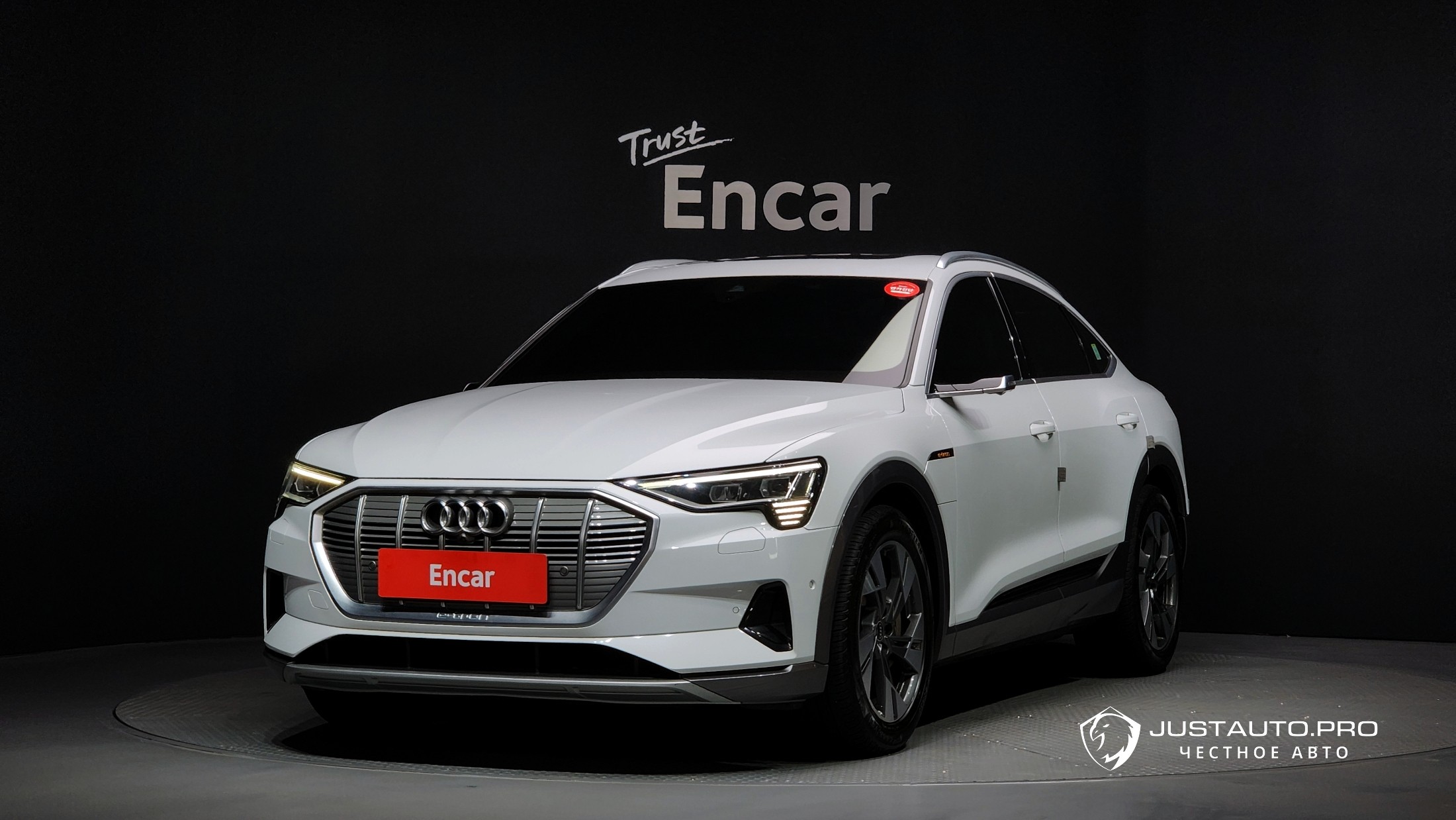 Автомобиль Audi e-tron