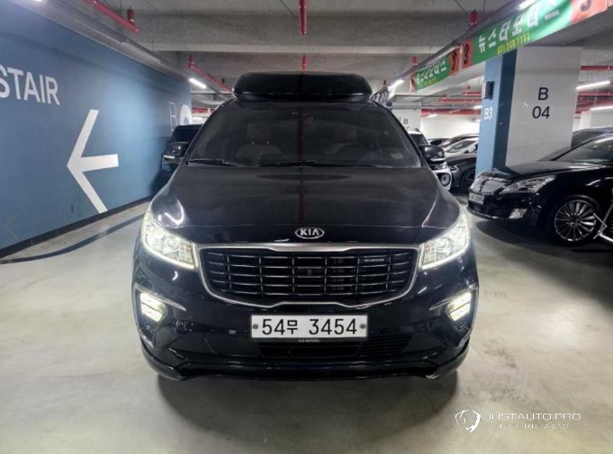 Автомобиль Kia Canival