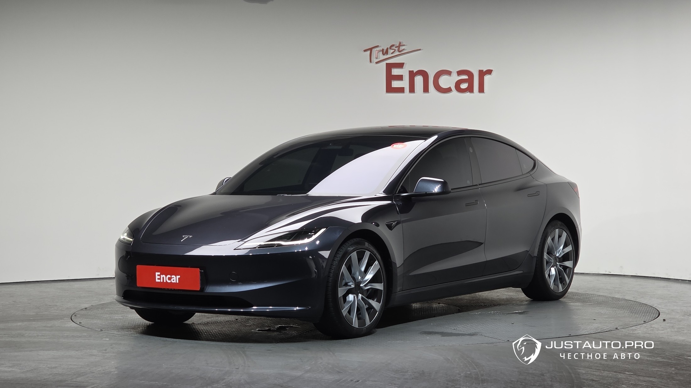 Автомобиль Tesla Model 3