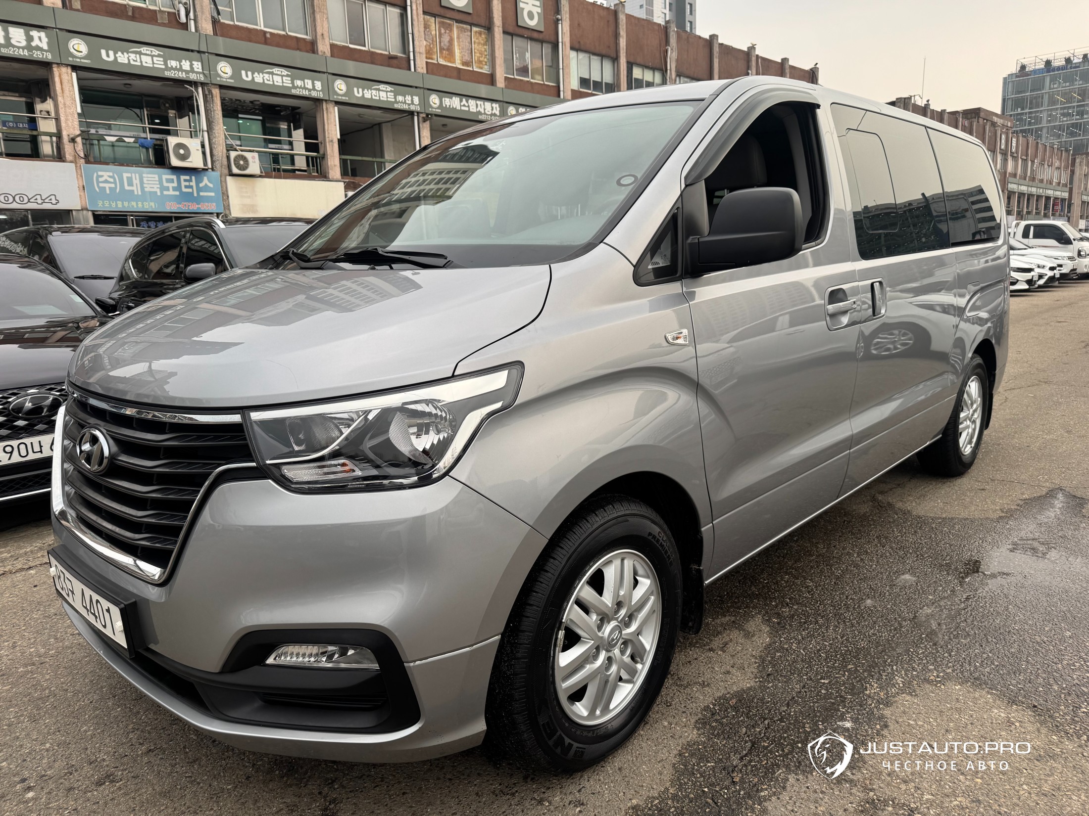 Автомобиль Hyundai Starex