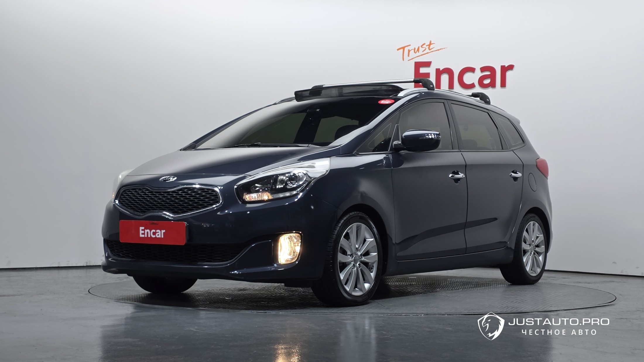 Автомобиль Kia Carens