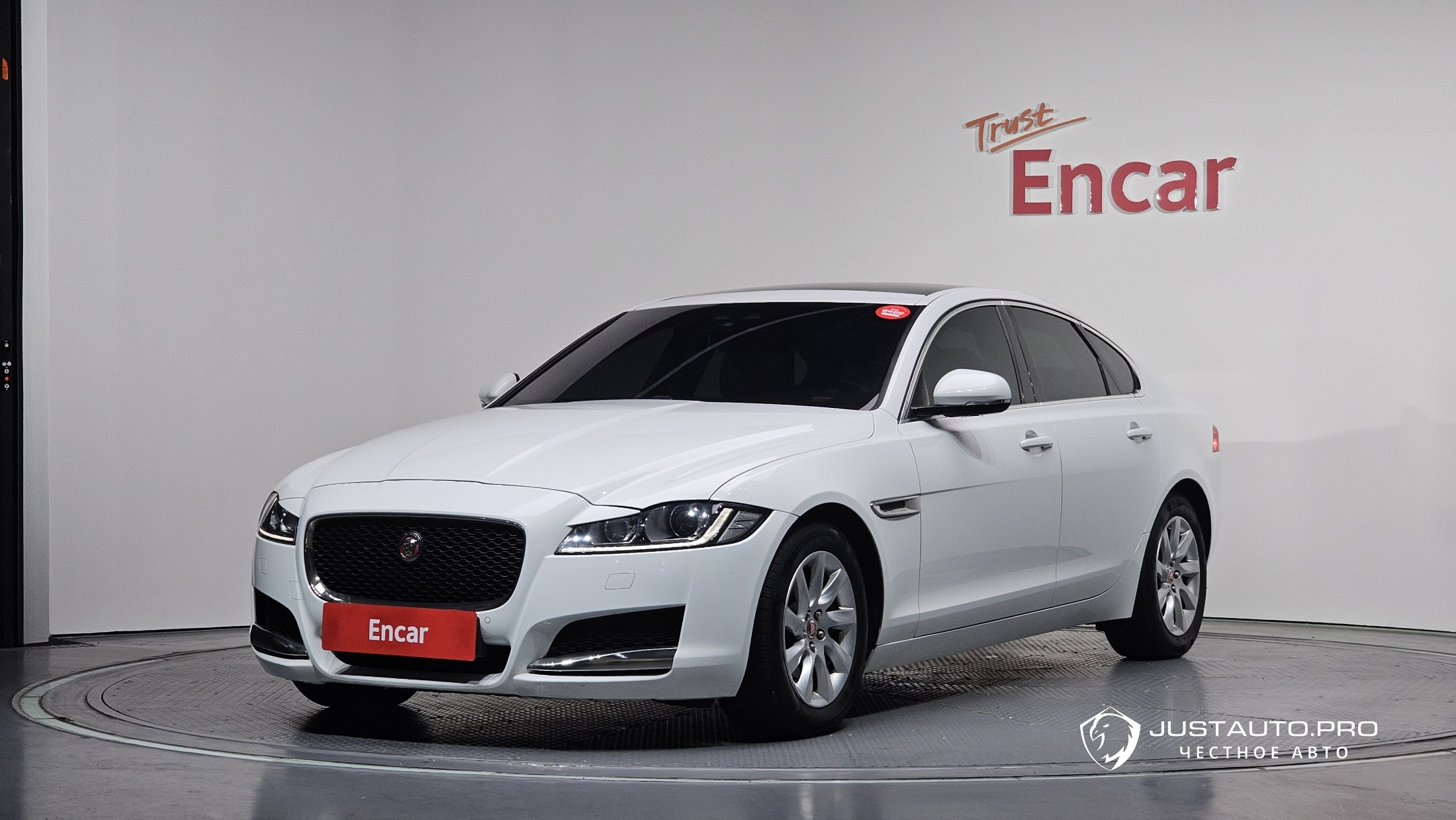 Автомобиль Jaguar XF