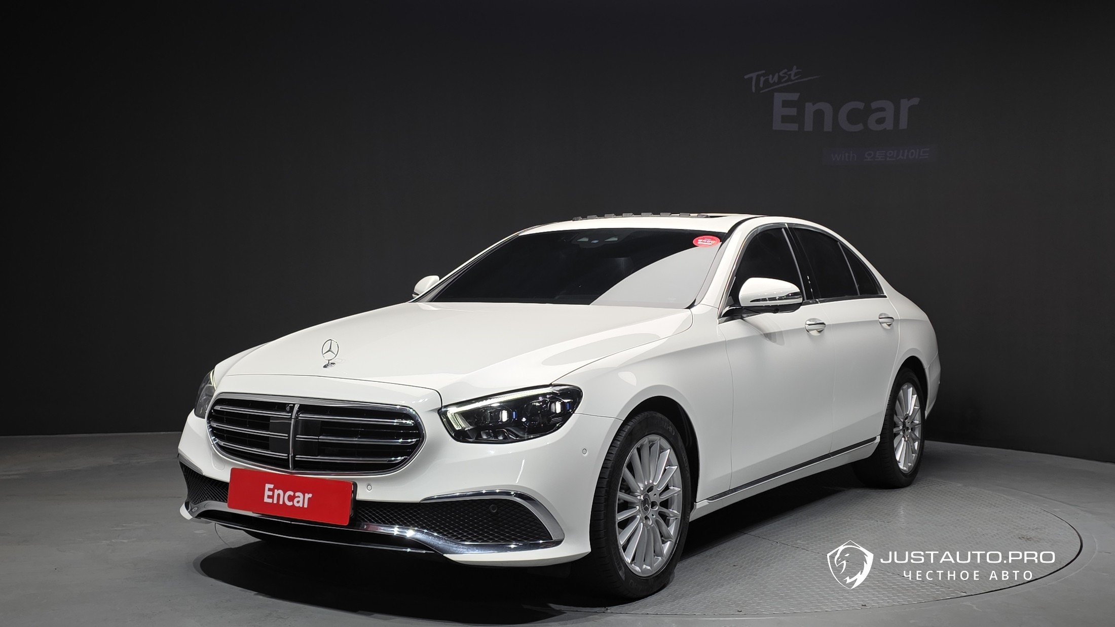 Автомобиль Mercedes-Benz E-Class