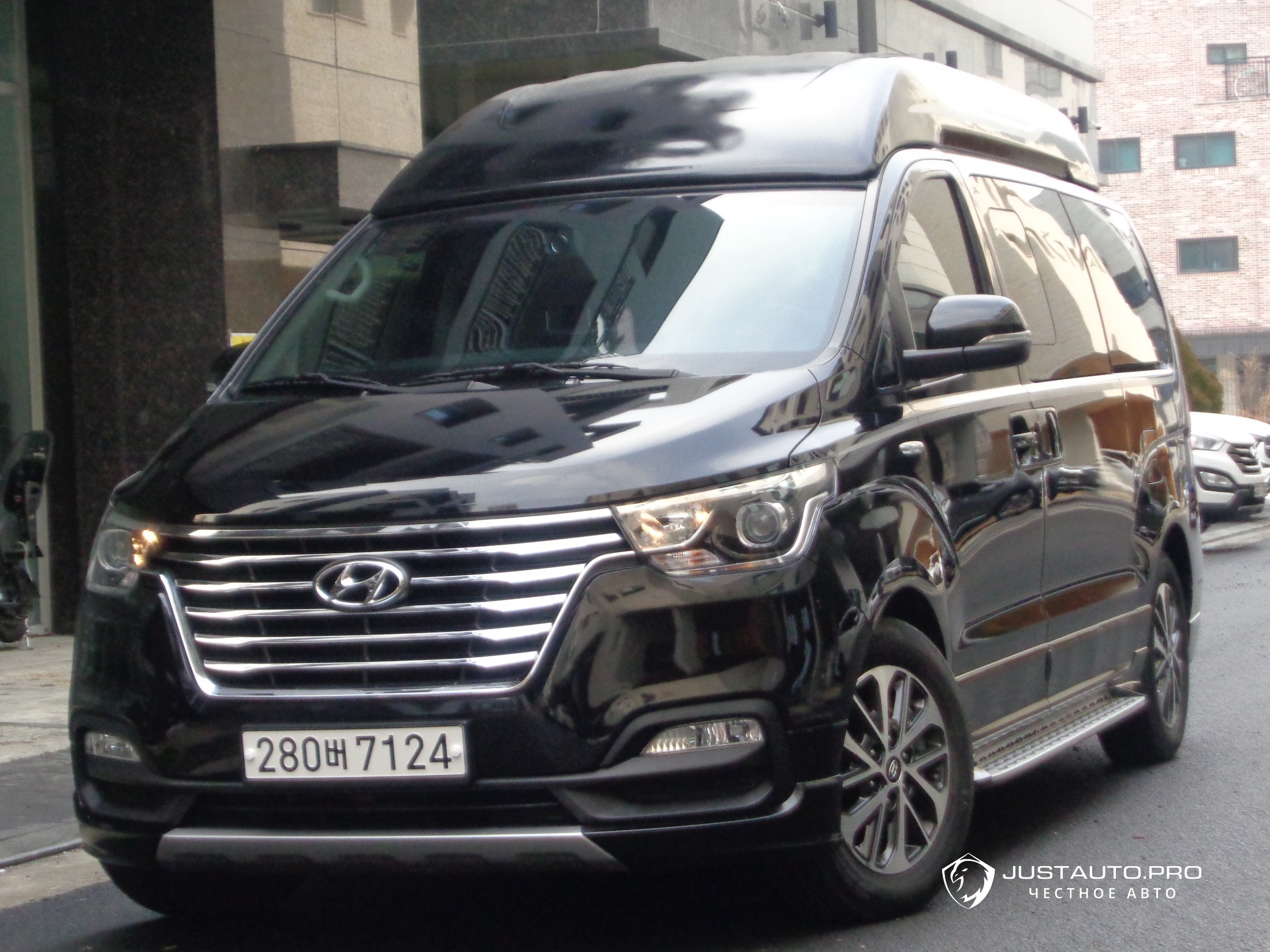 Автомобиль Hyundai Starex