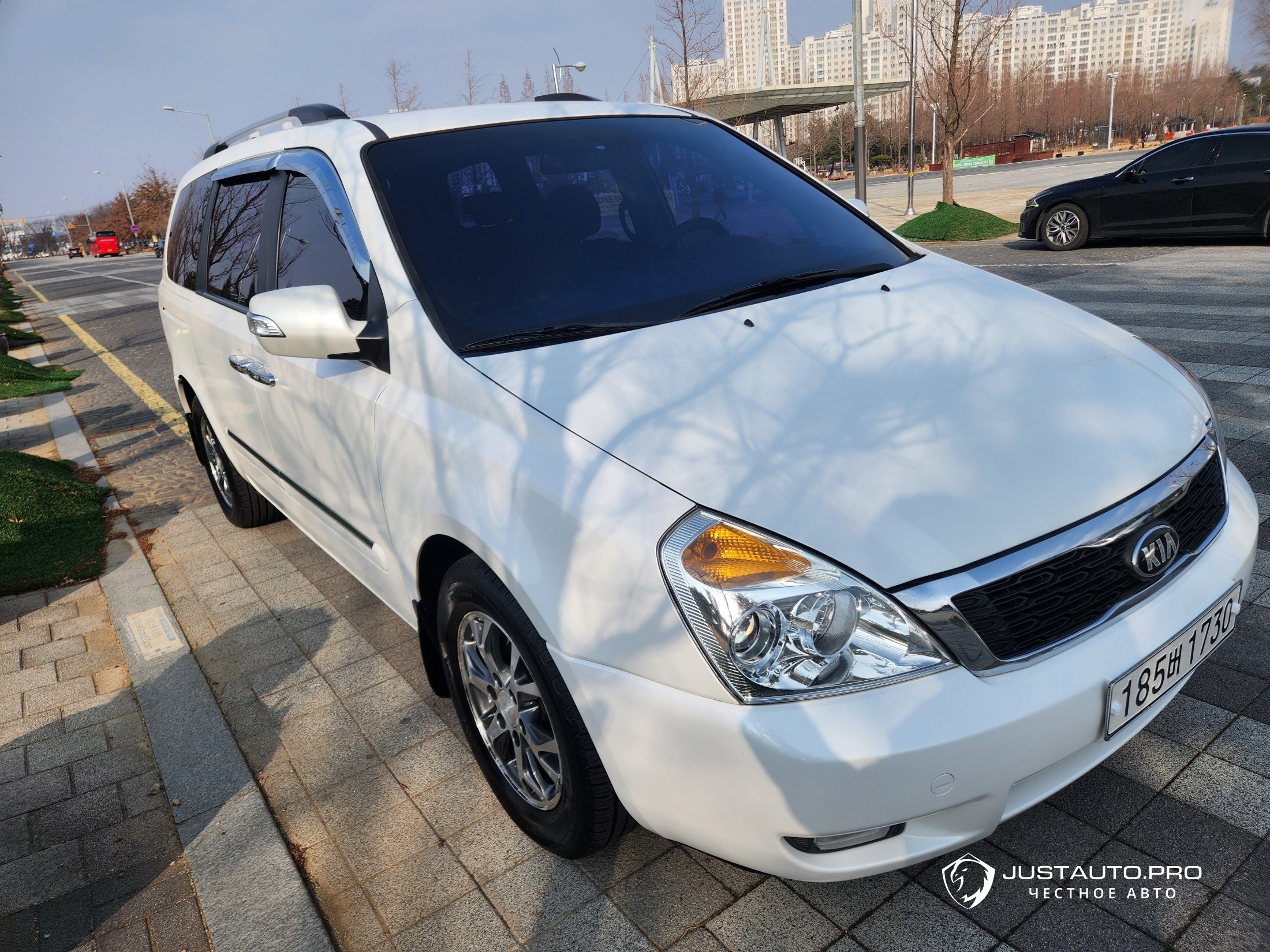 Автомобиль Kia Canival