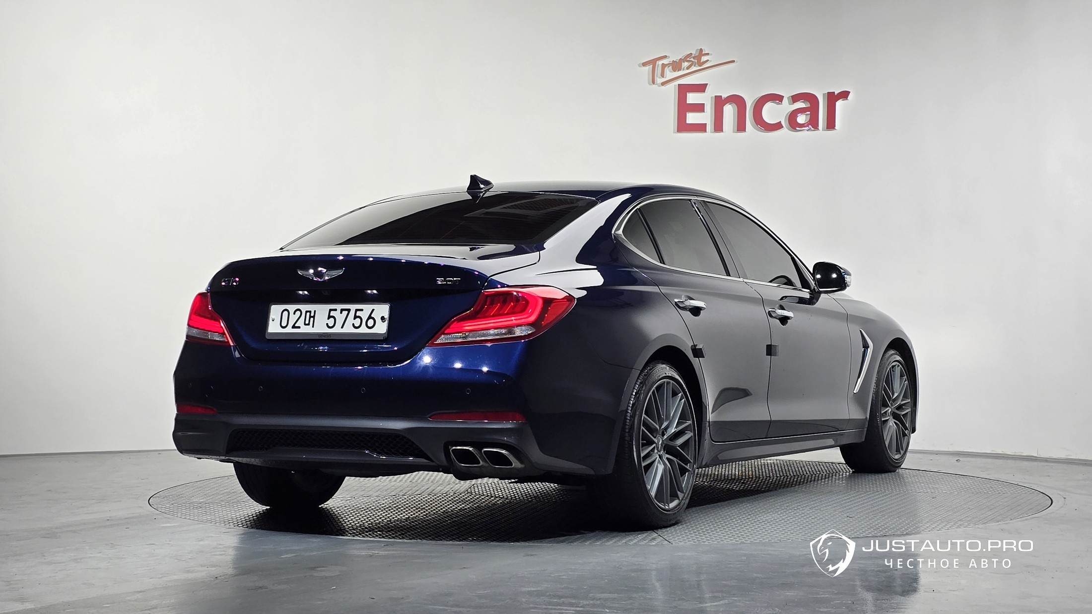 Автомобиль Genesis G70