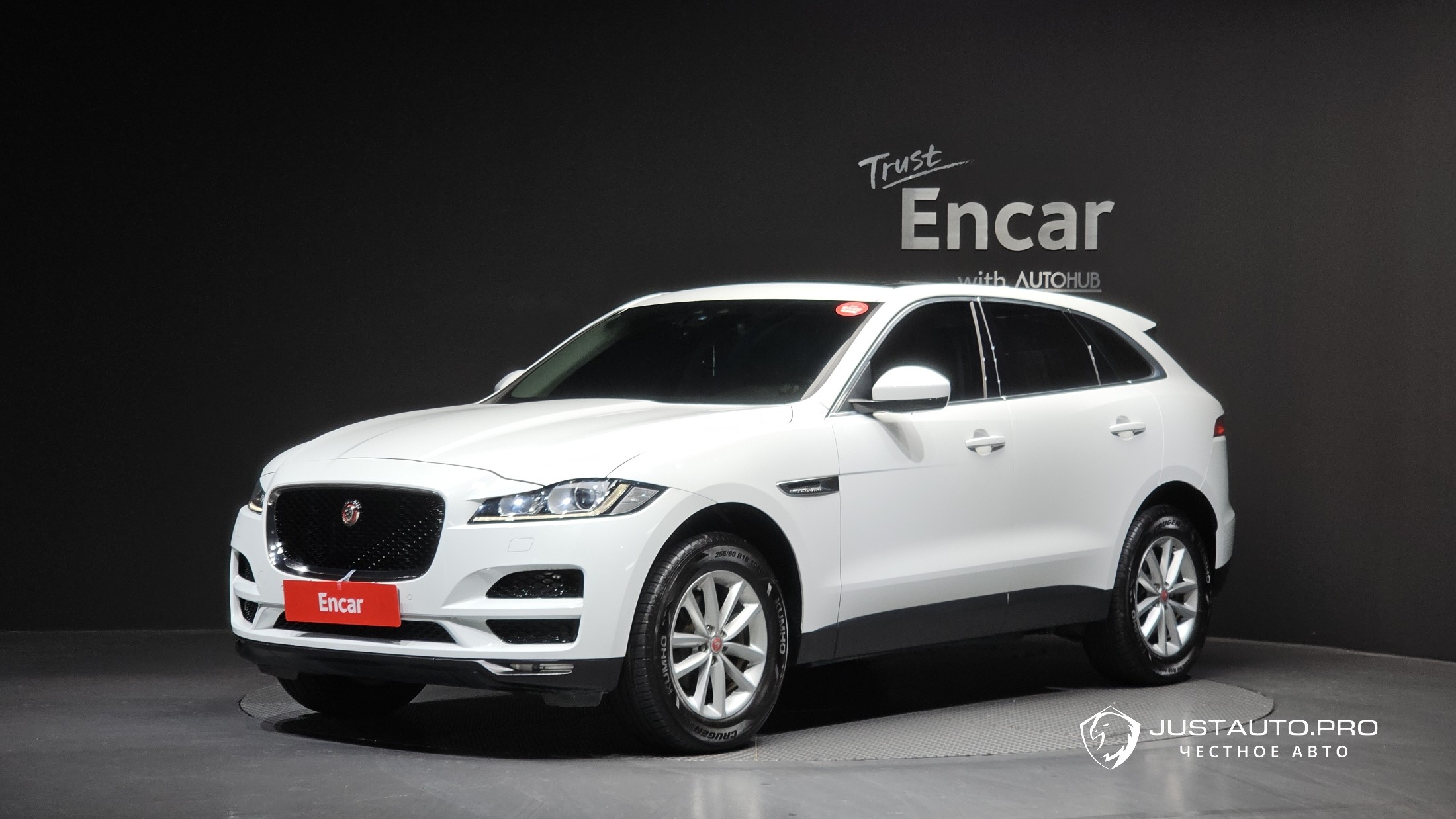 Автомобиль Jaguar F-PACE