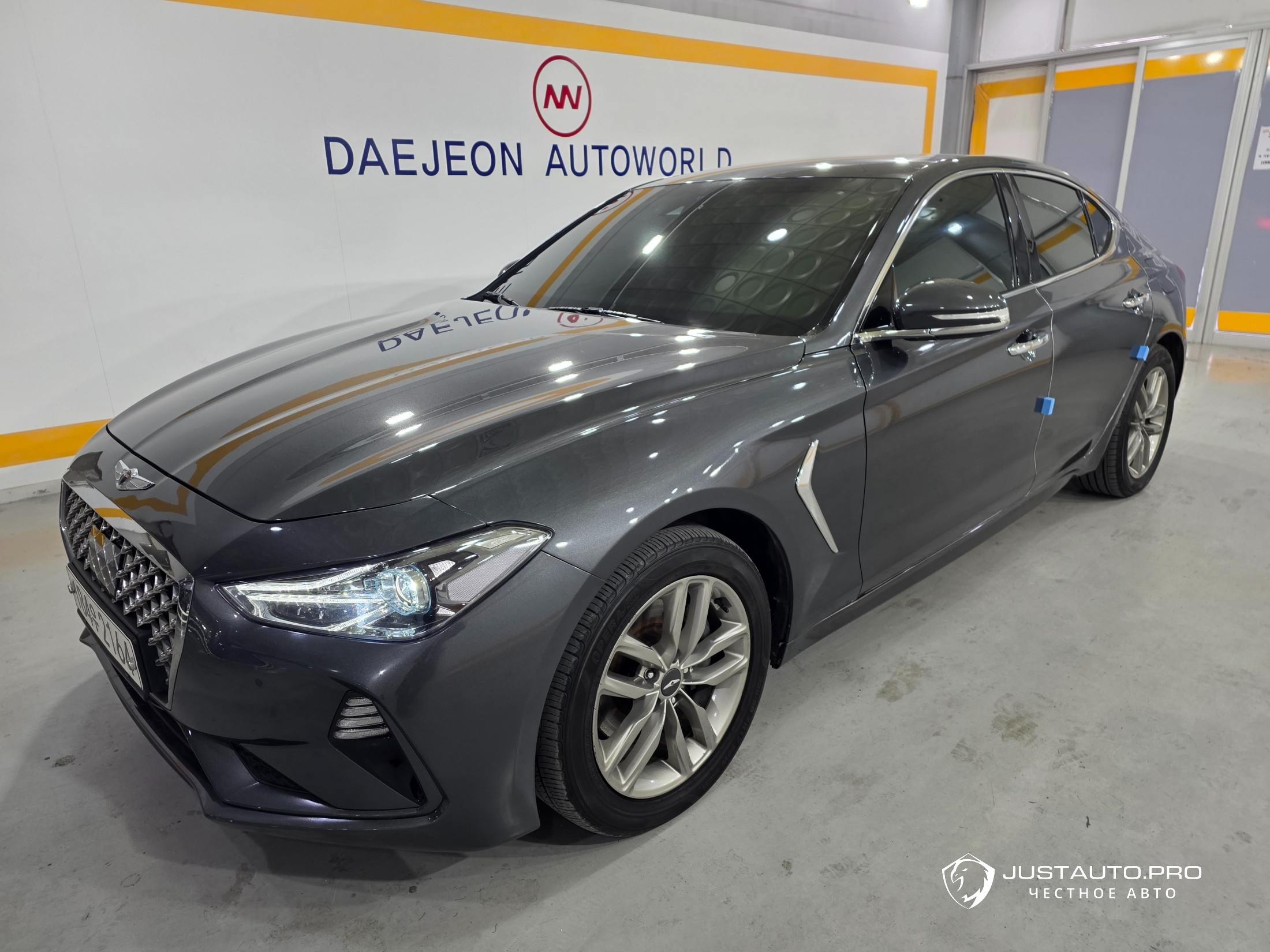 Автомобиль Genesis G70
