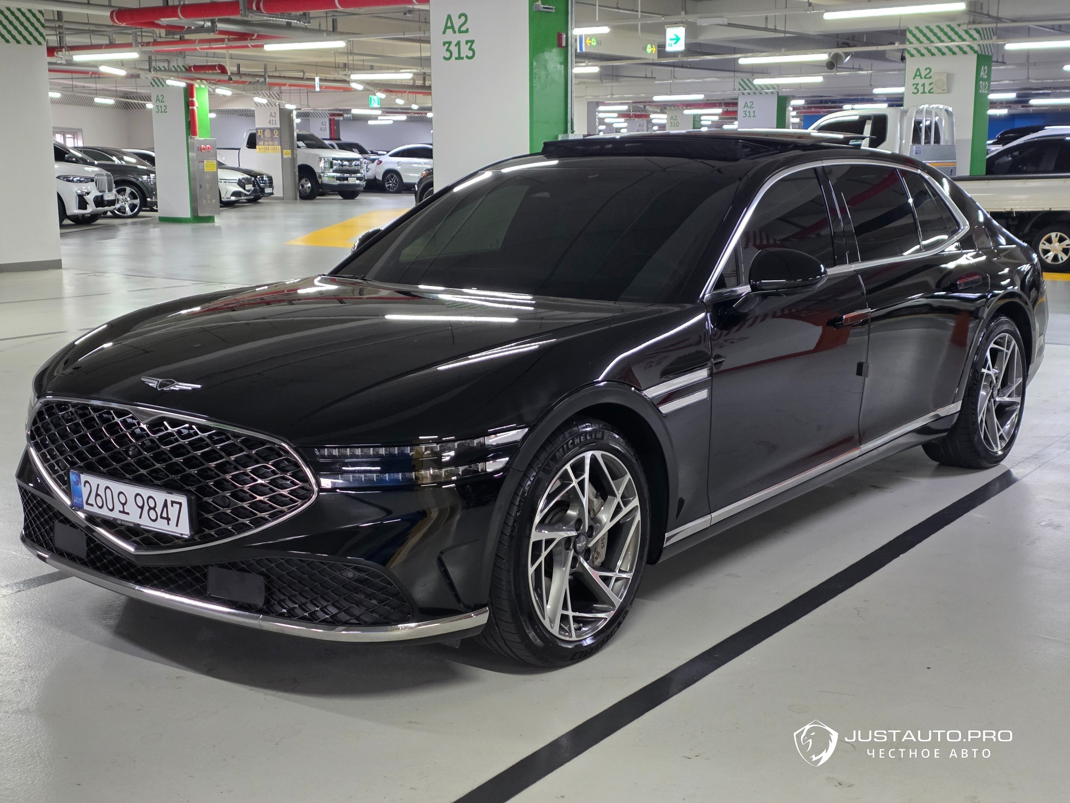 Автомобиль Genesis G90