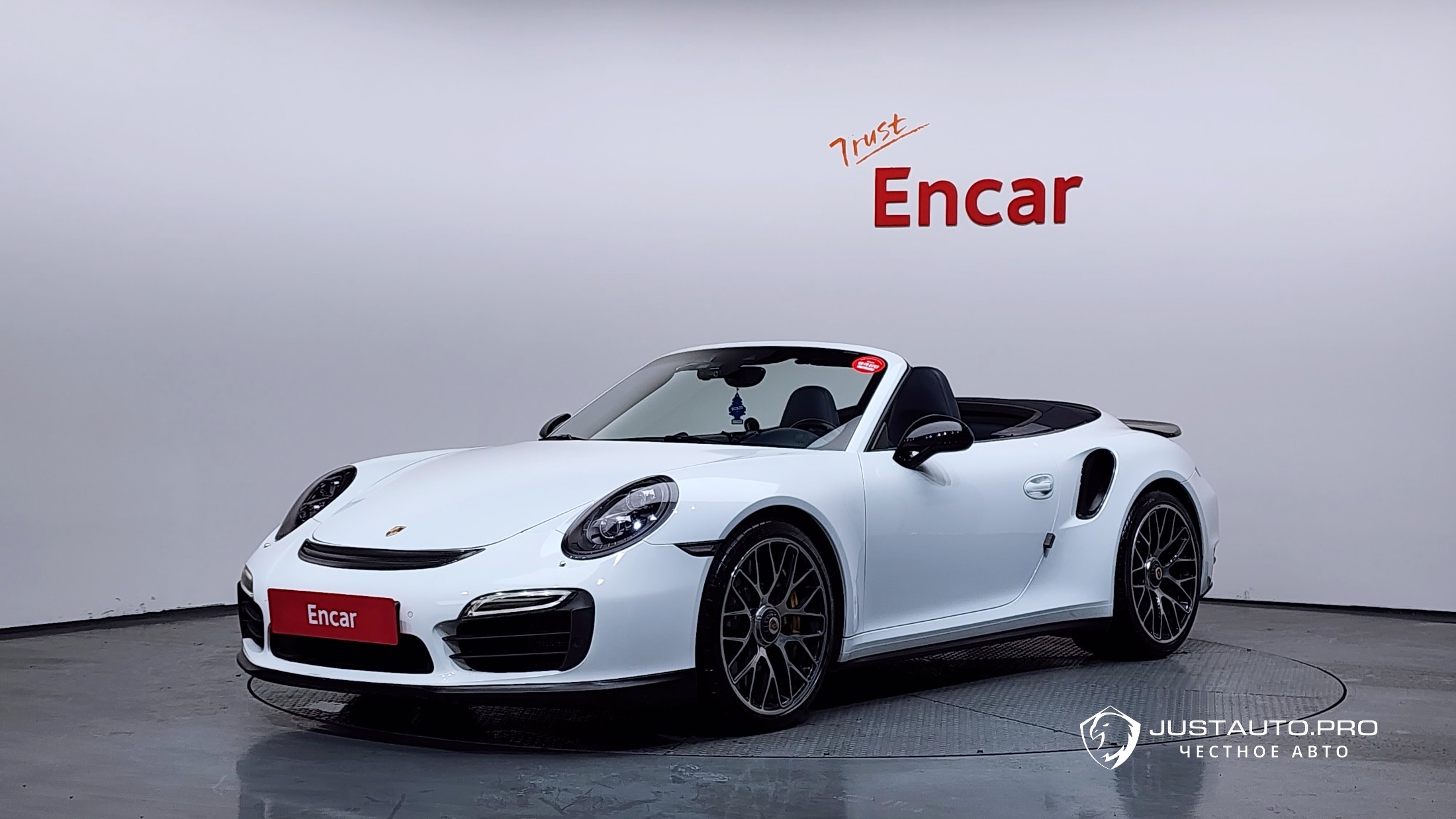 Автомобиль Porsche 911