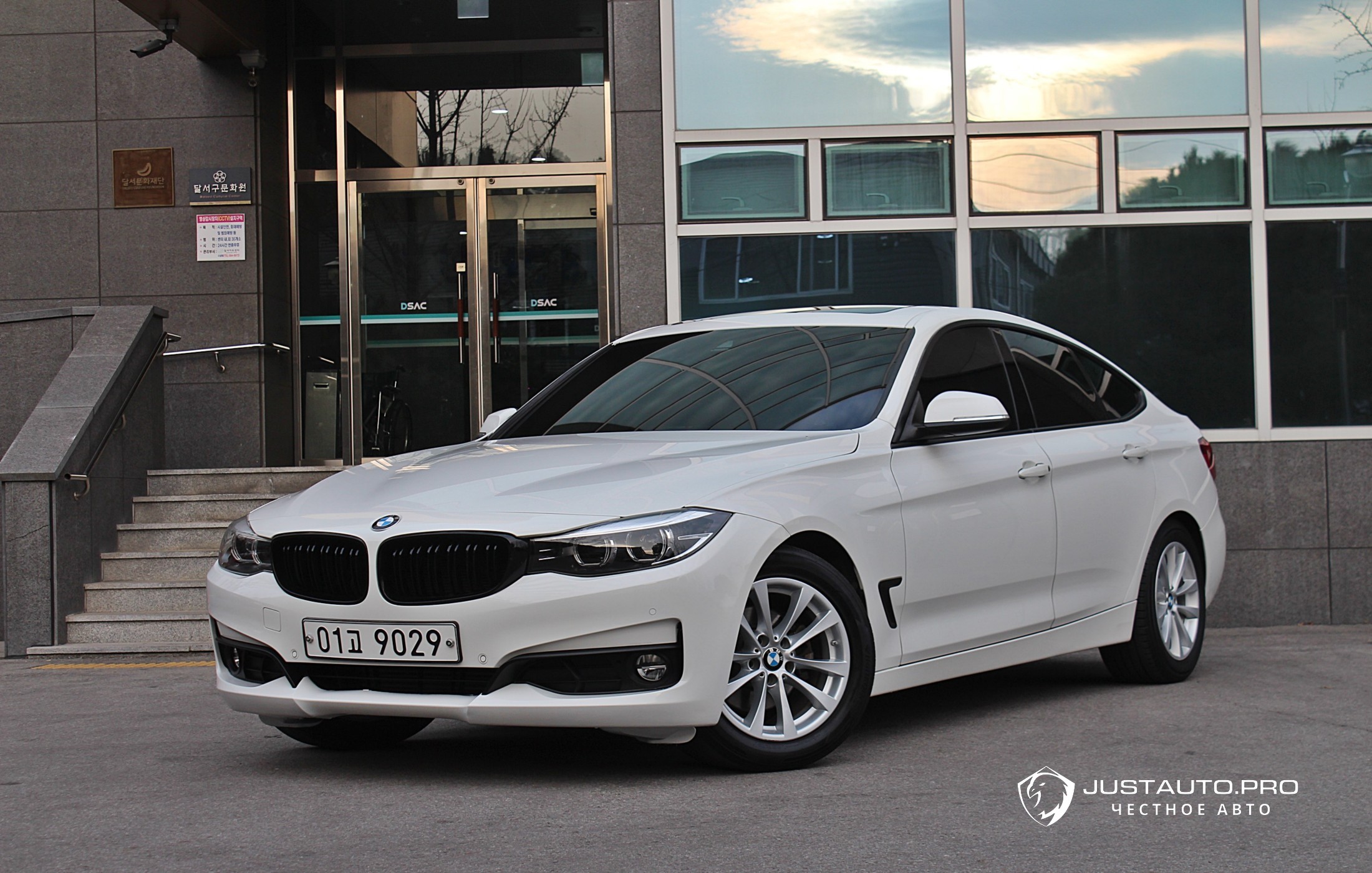 Автомобиль BMW Gran Turismo