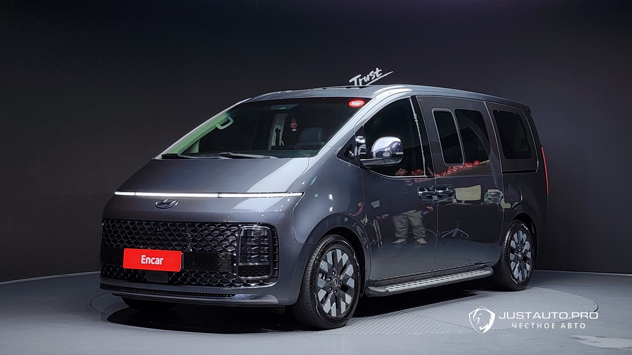 Автомобиль Hyundai Staria