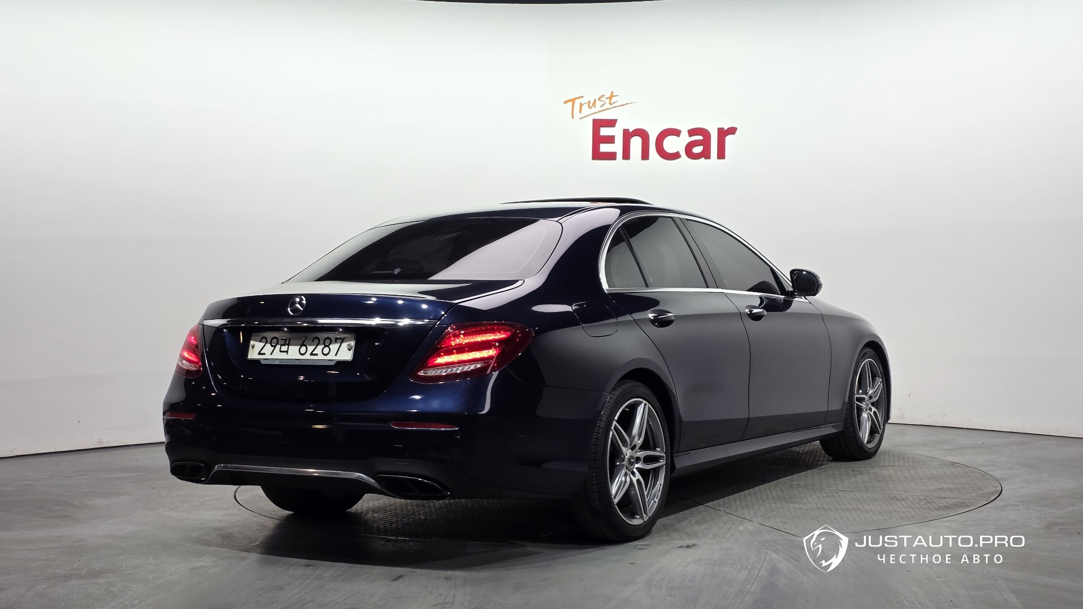 Автомобиль Mercedes-Benz E-Class