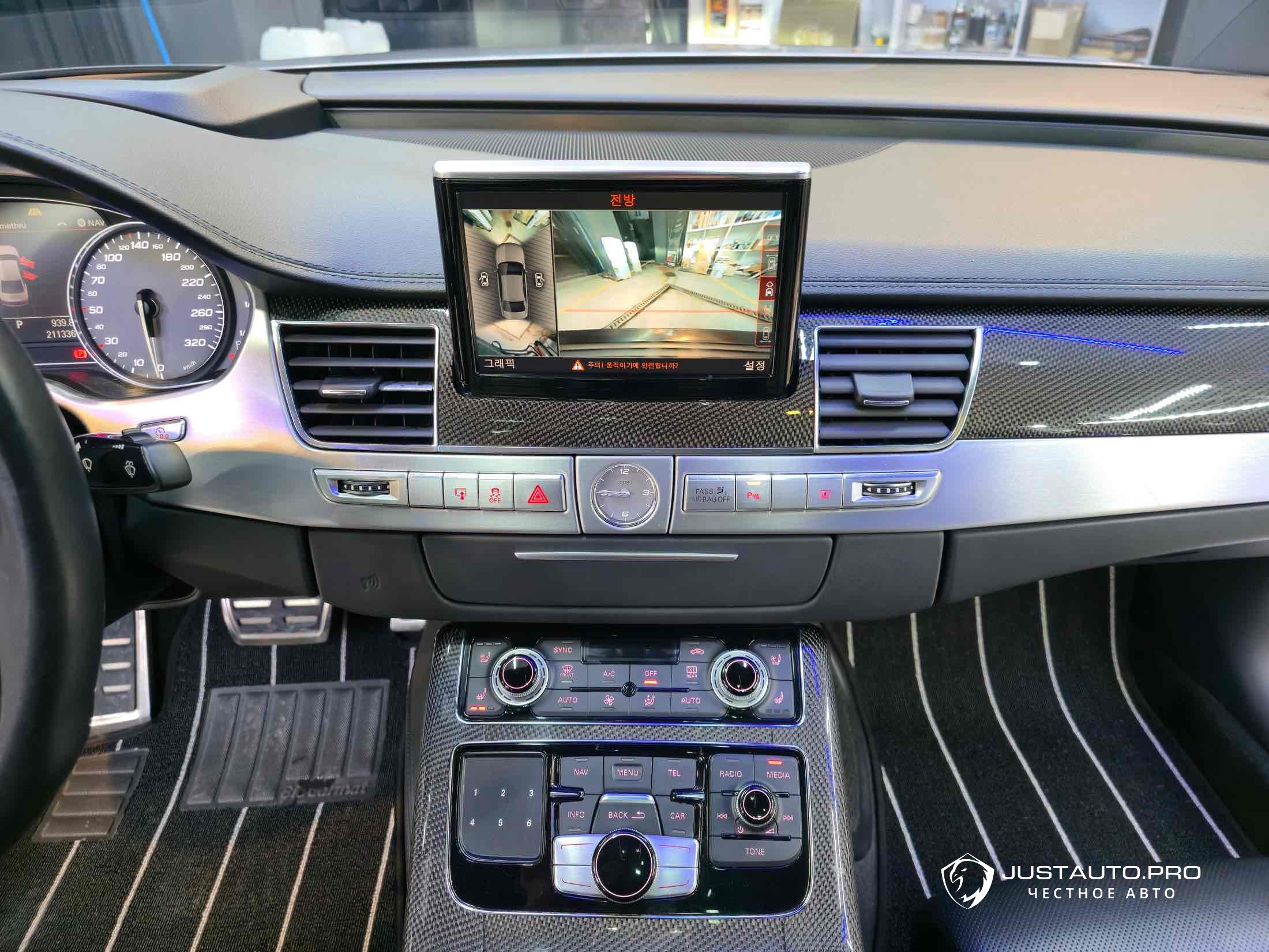 Автомобиль Audi S8