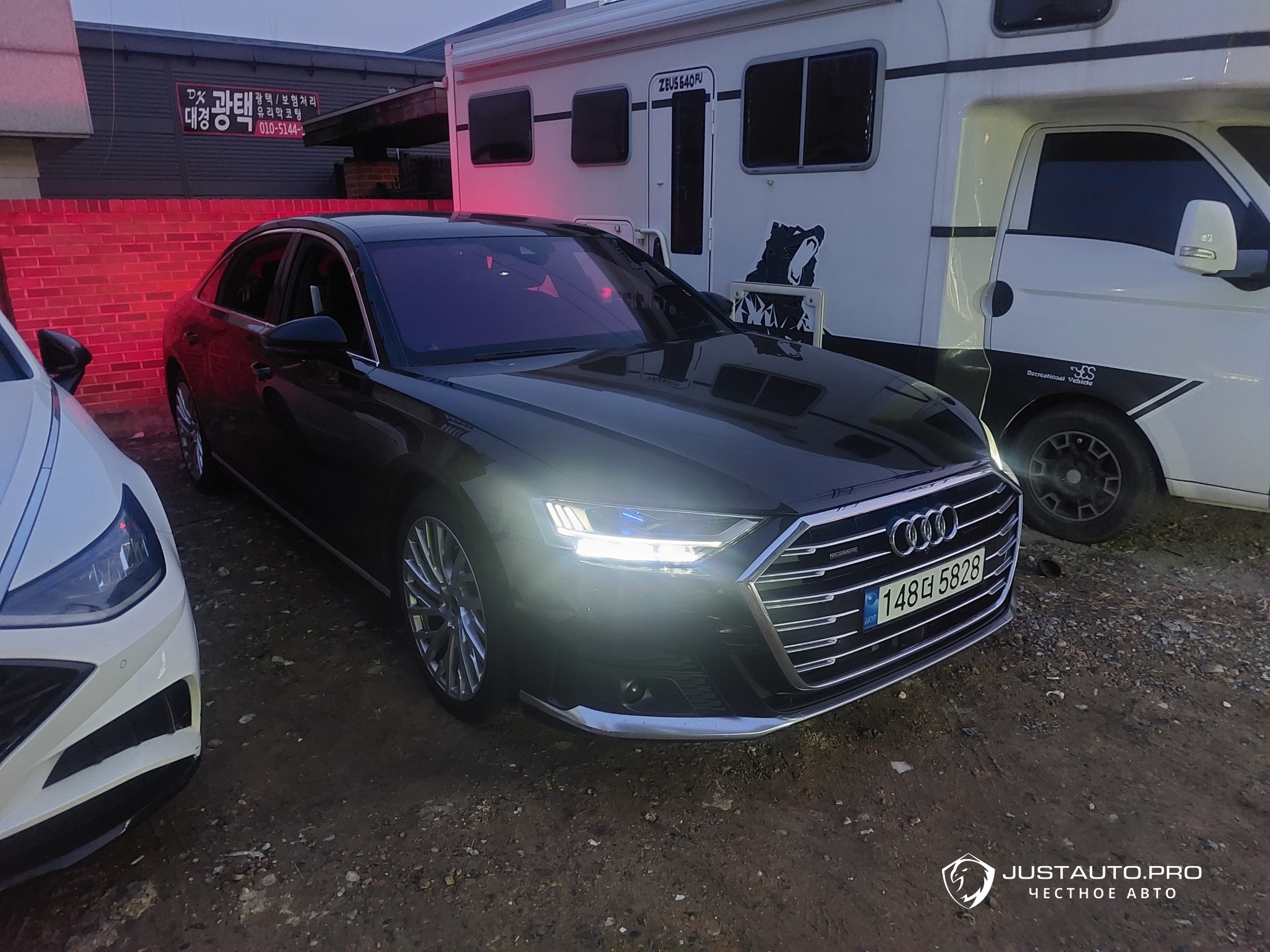 Автомобиль Audi A8