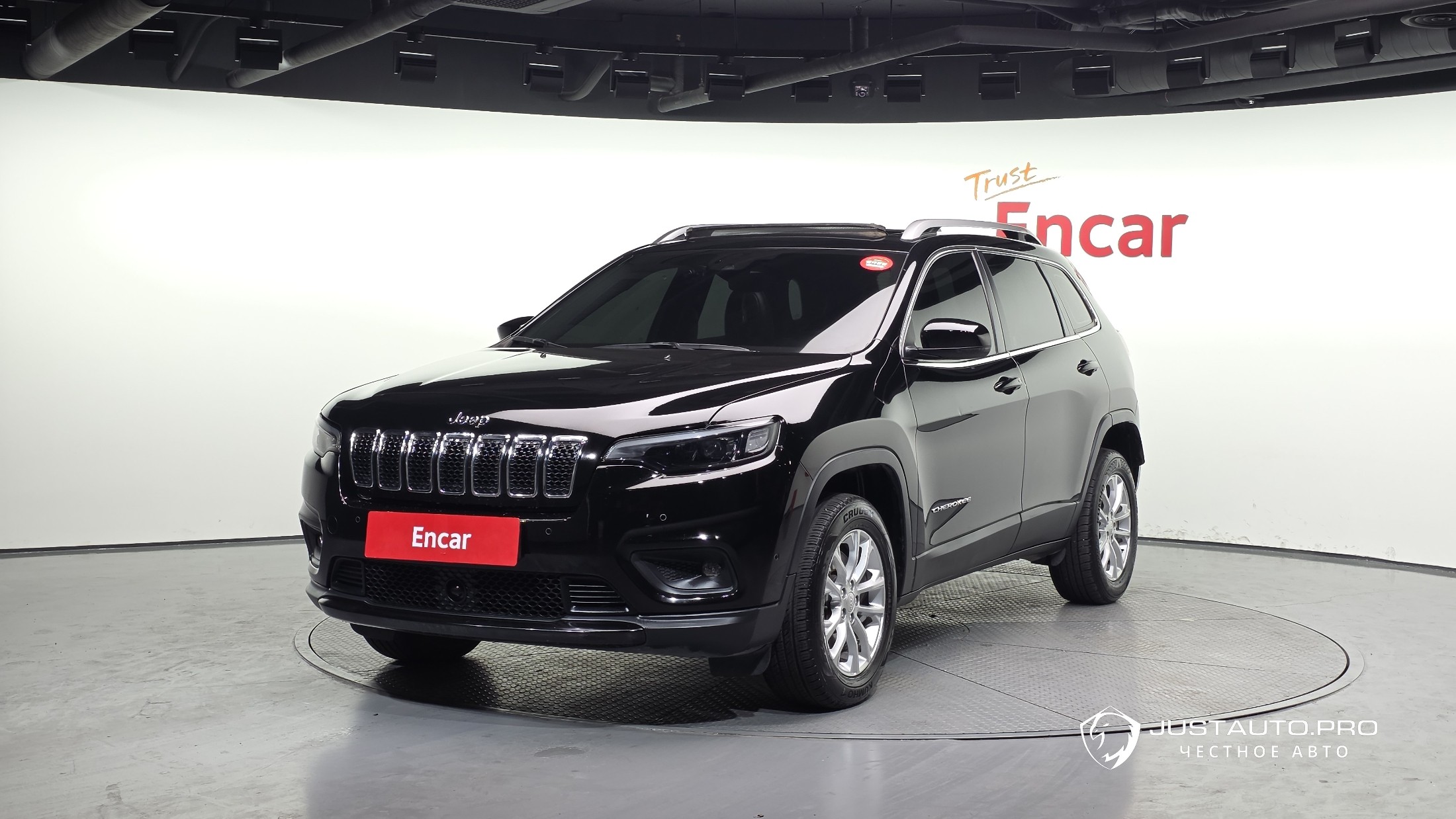 Автомобиль Jeep Cherokee