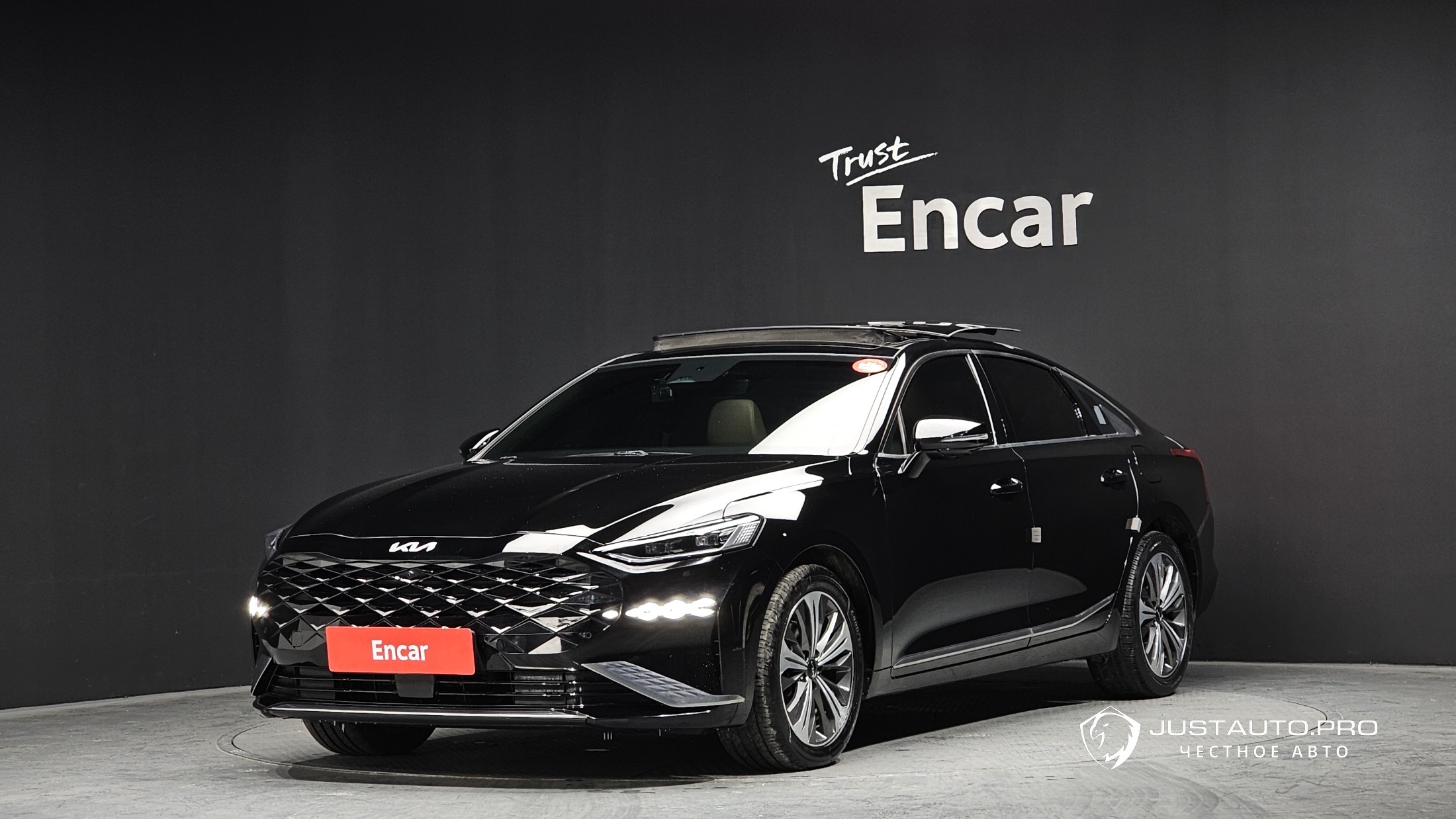 Автомобиль Kia K8