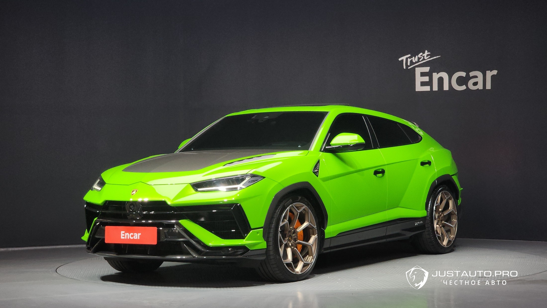 Автомобиль Lamborghini Urus