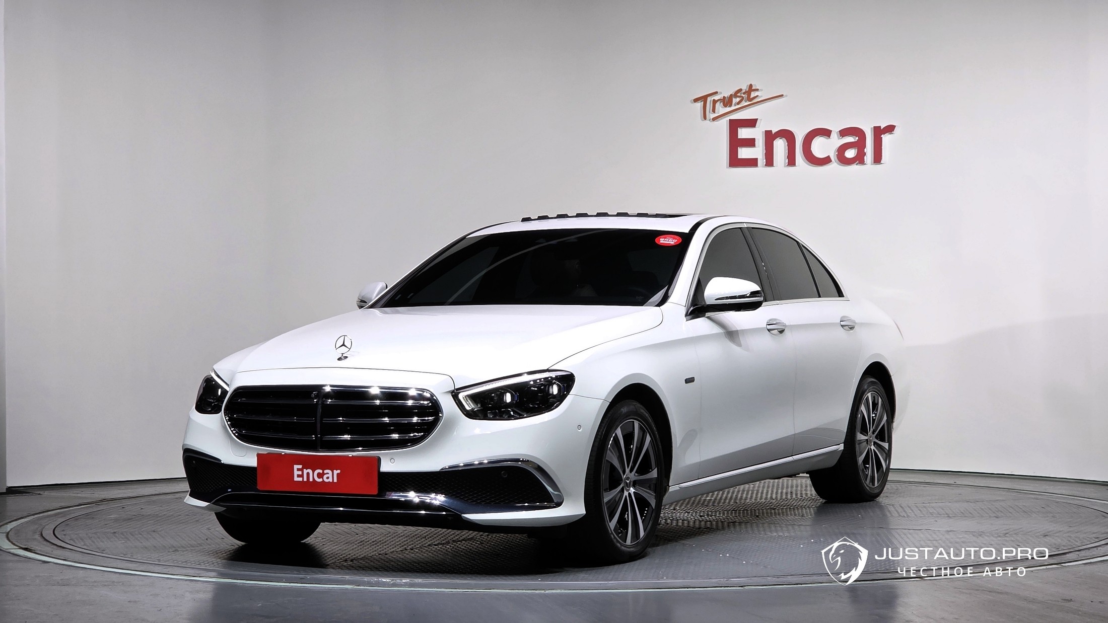 Автомобиль Mercedes-Benz E-Class