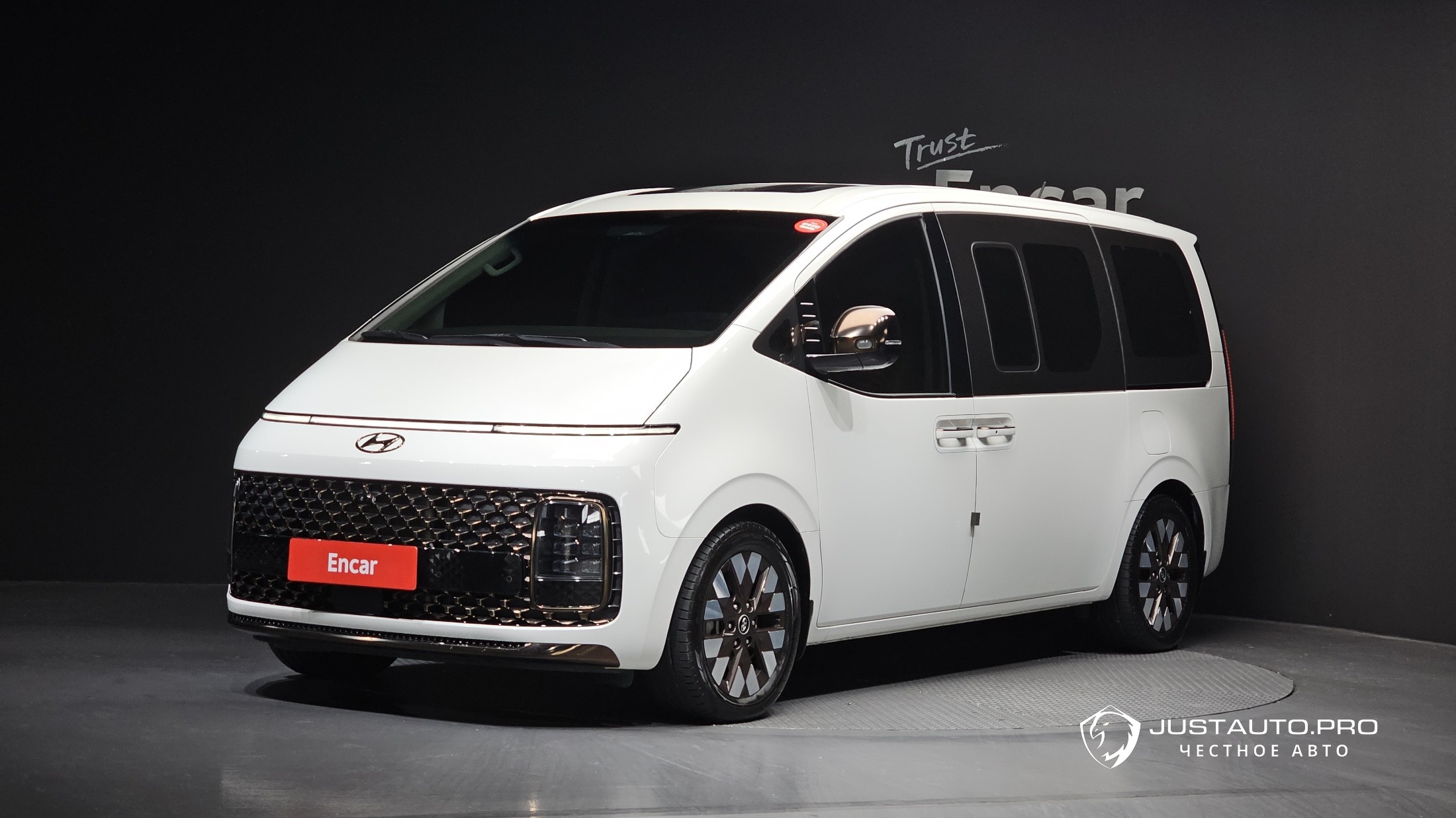 Автомобиль Hyundai Staria