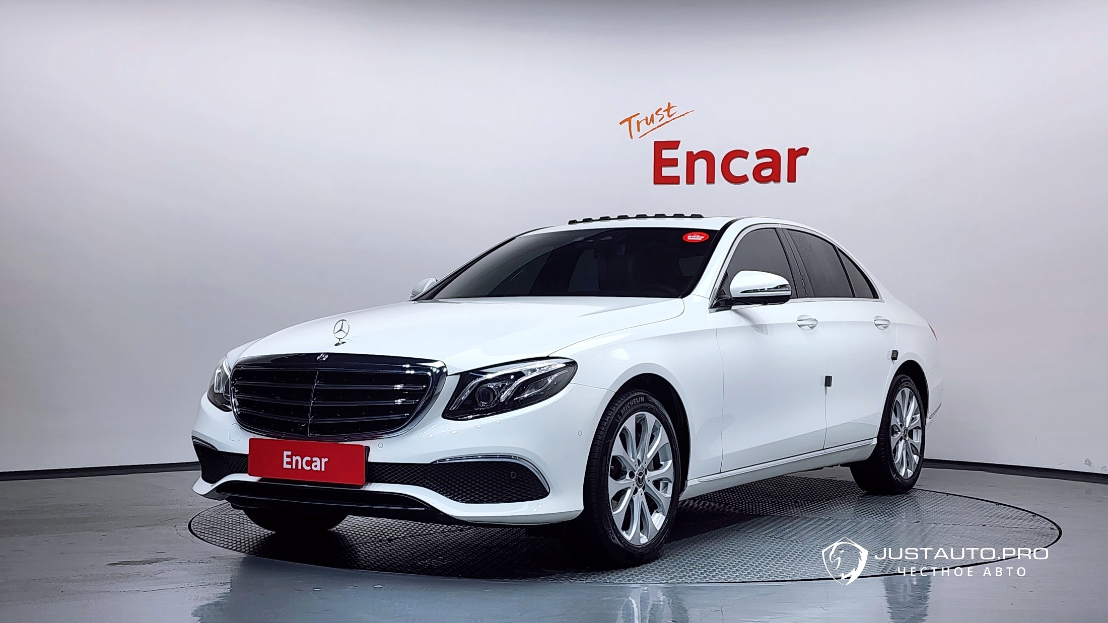 Автомобиль Mercedes-Benz E-Class