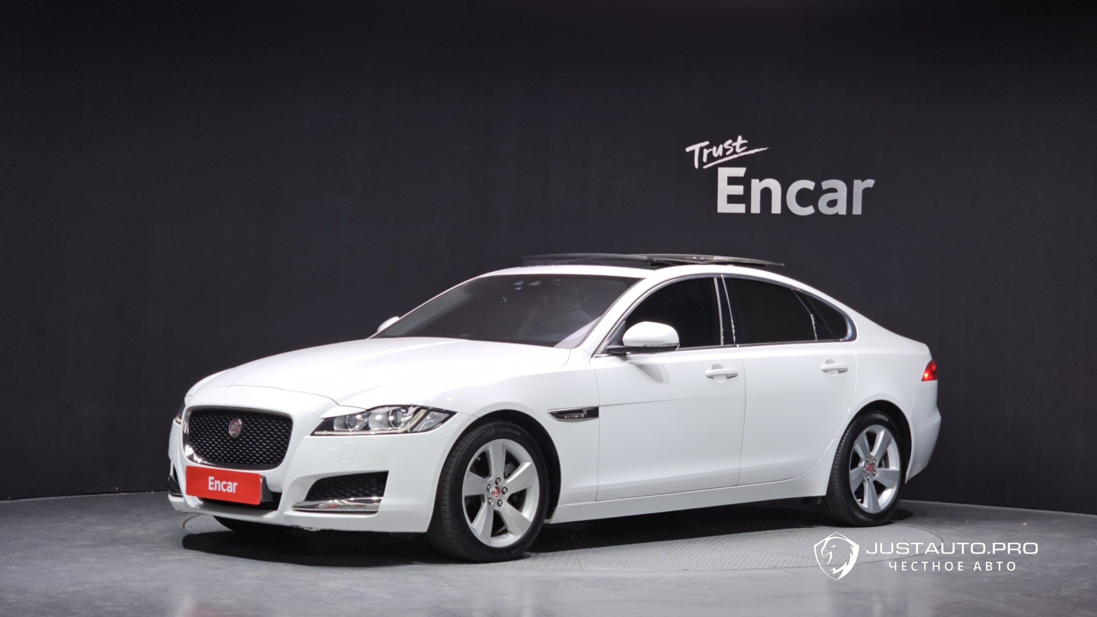 Автомобиль Jaguar XF