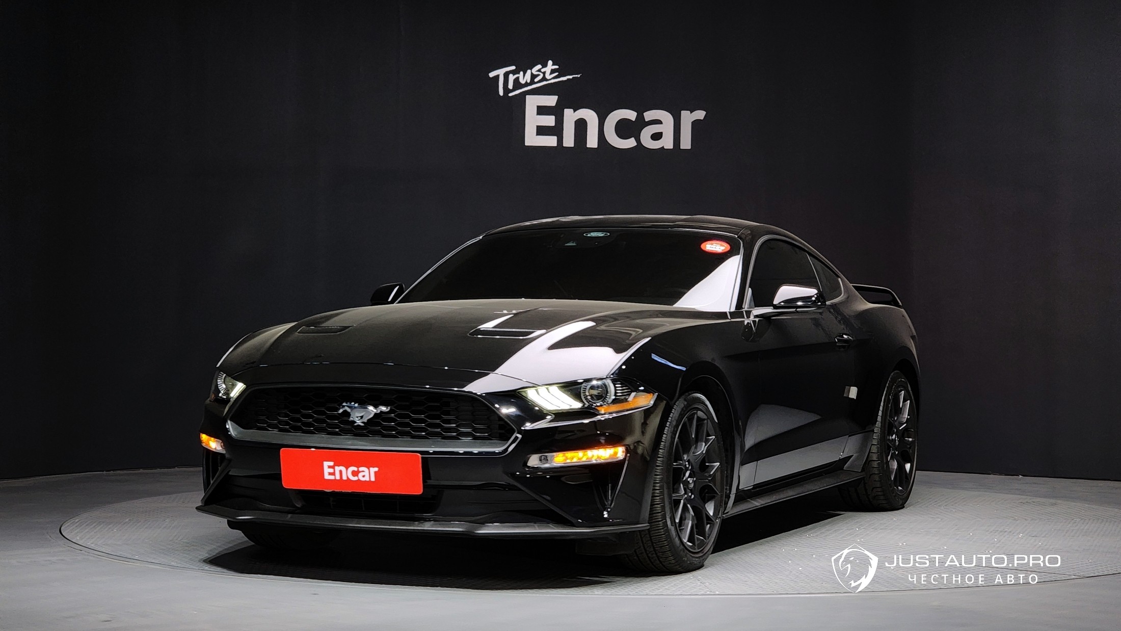 Автомобиль Ford Mustang