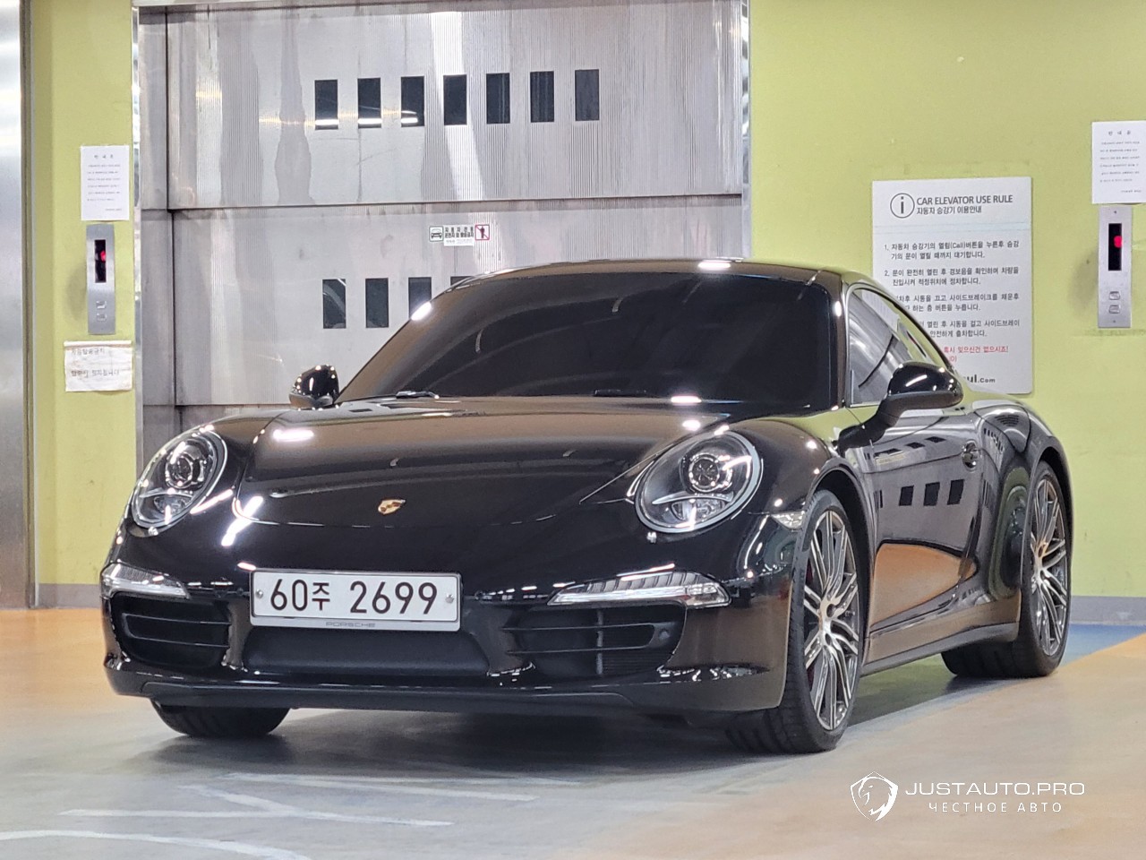 Автомобиль Porsche 911