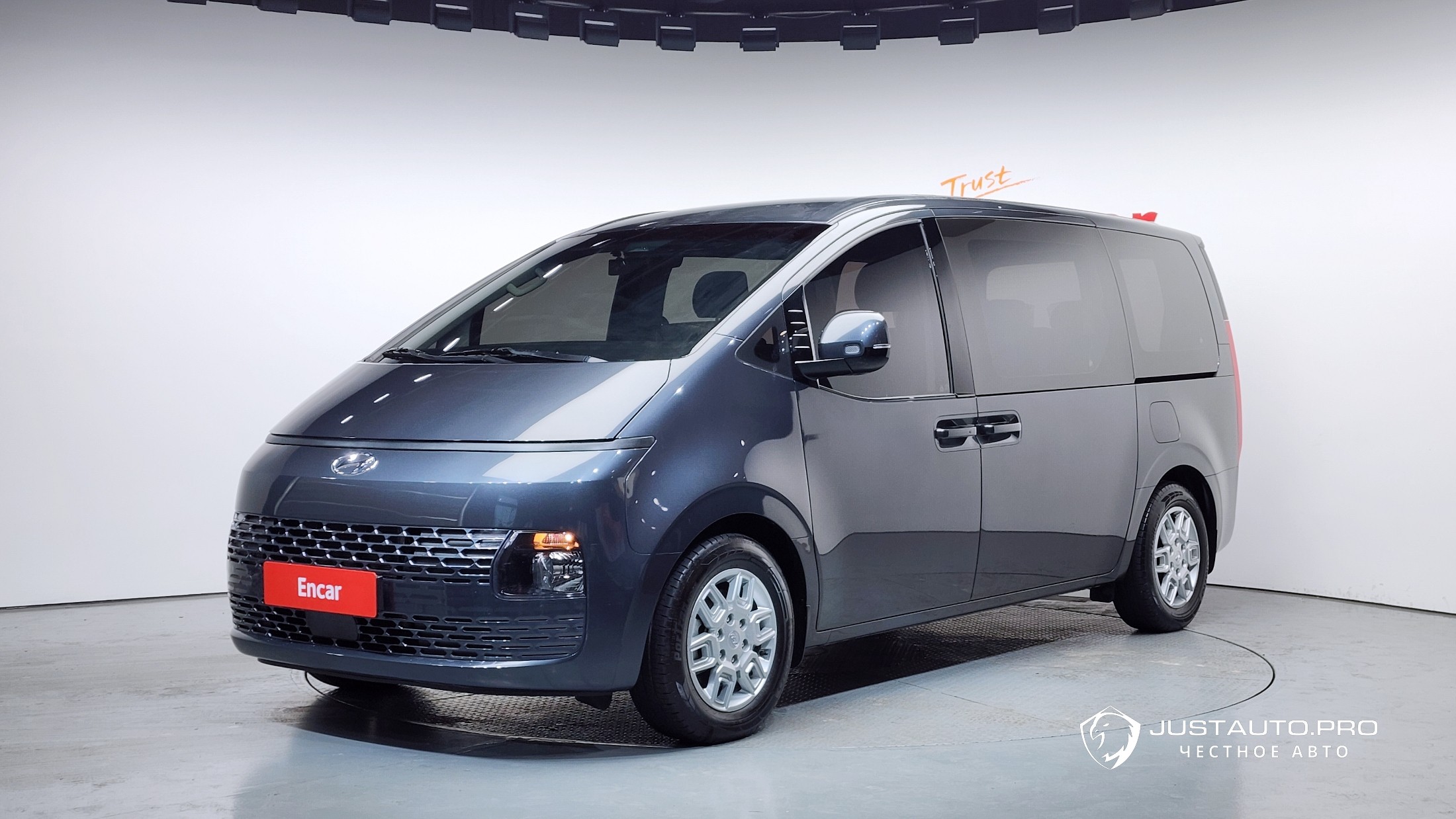 Автомобиль Hyundai Staria