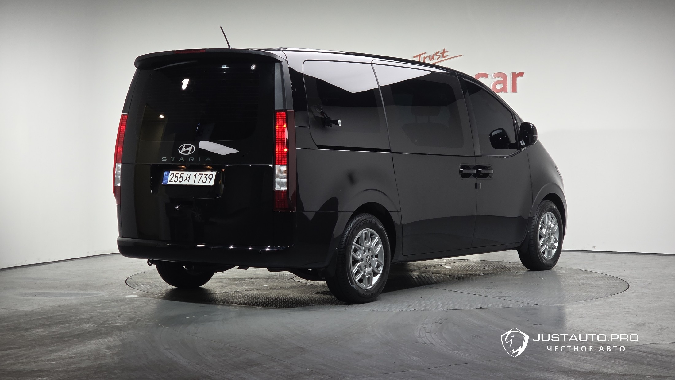 Автомобиль Hyundai Staria