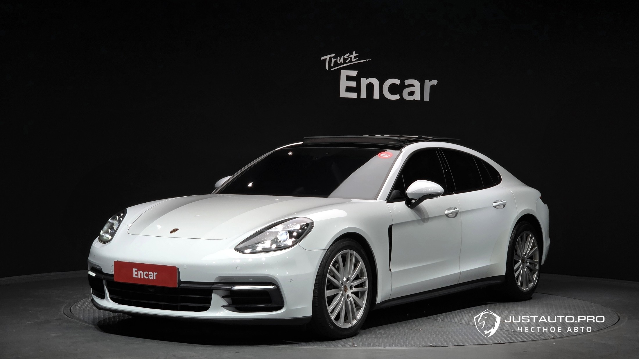 Автомобиль Porsche Panamera