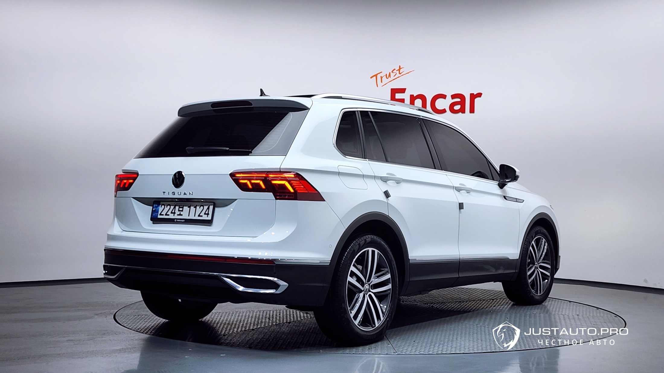 Автомобиль Volkswagen Tiguan