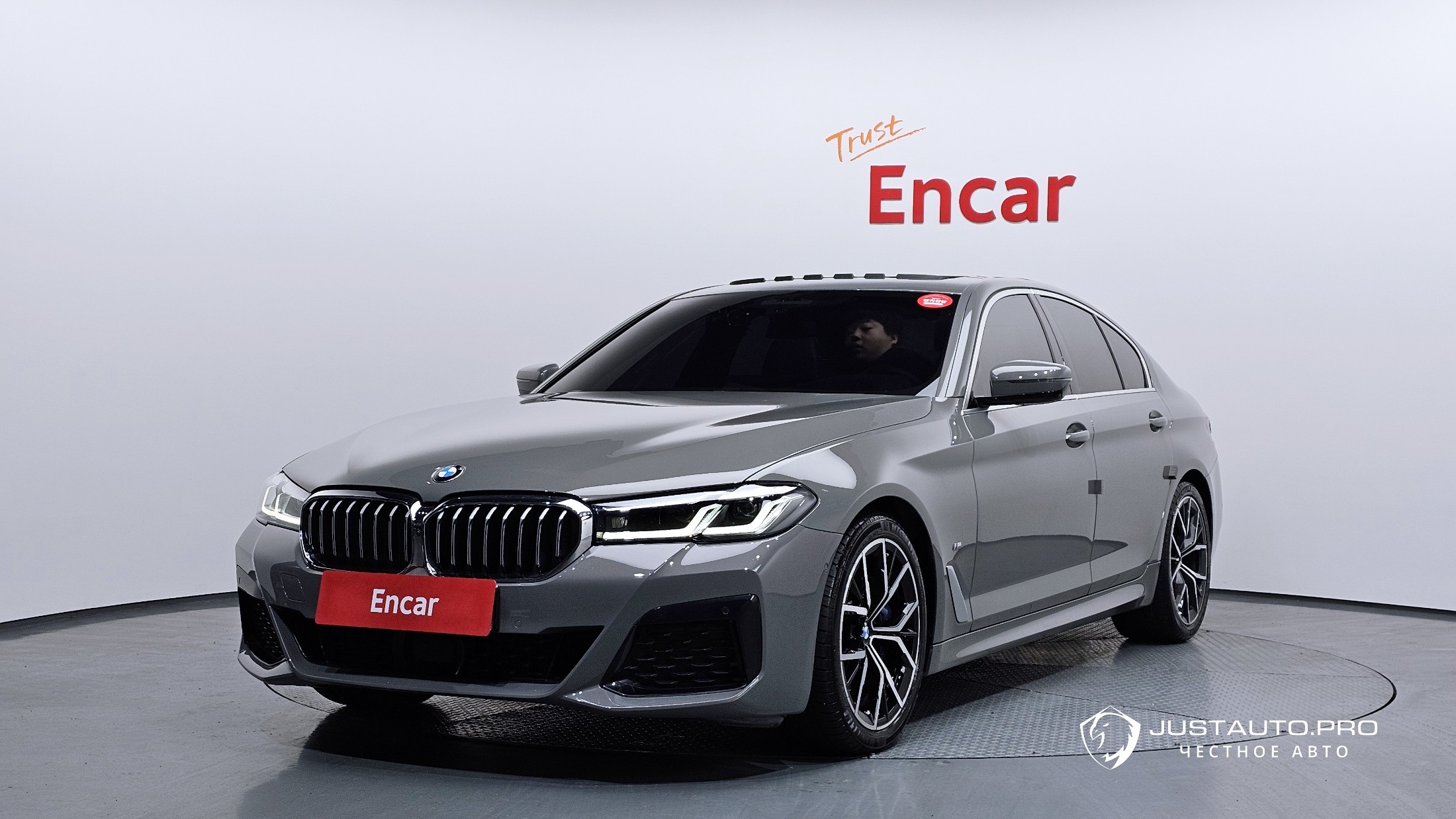 Автомобиль BMW 5-Series