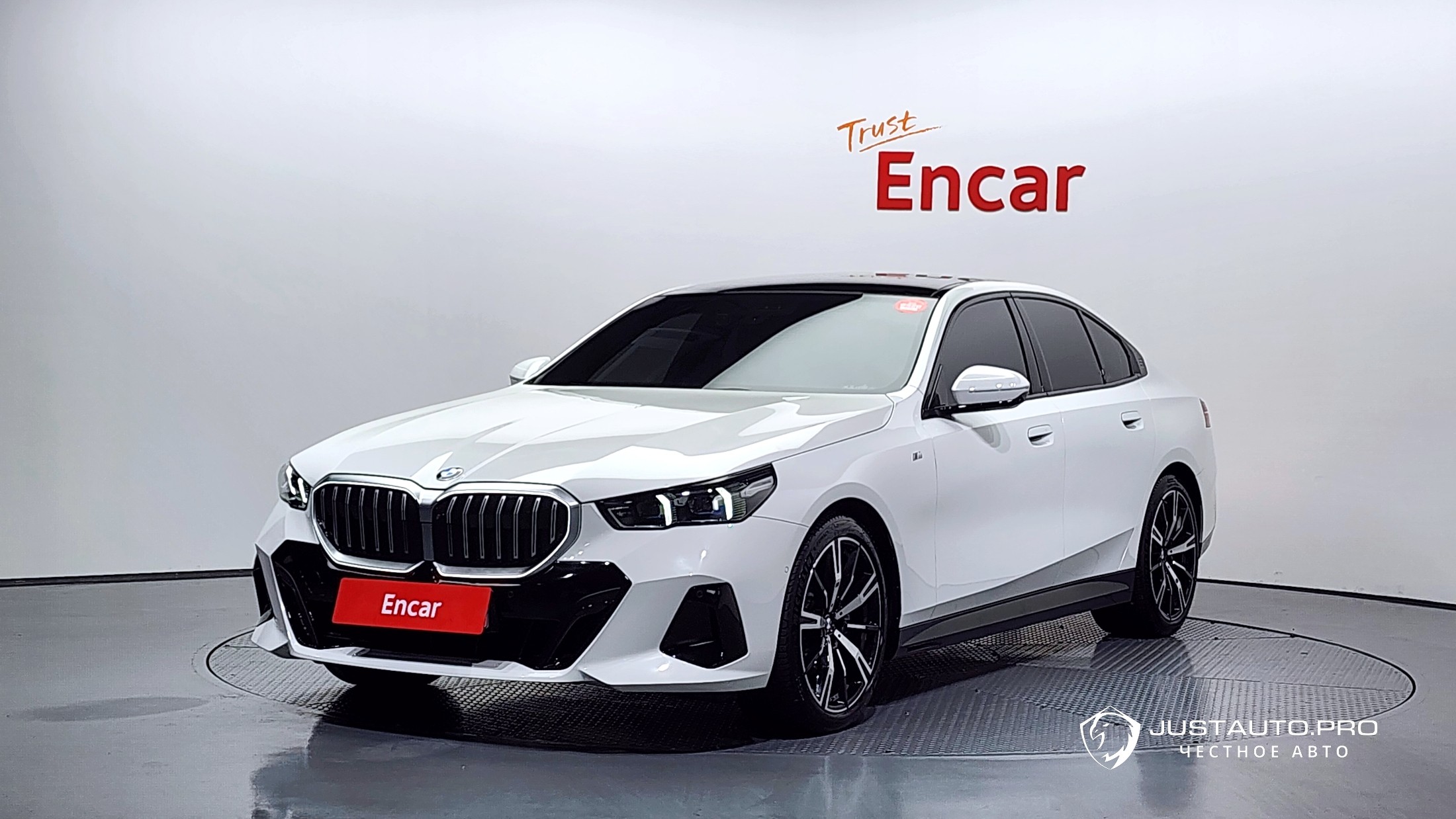 Автомобиль BMW 5-Series