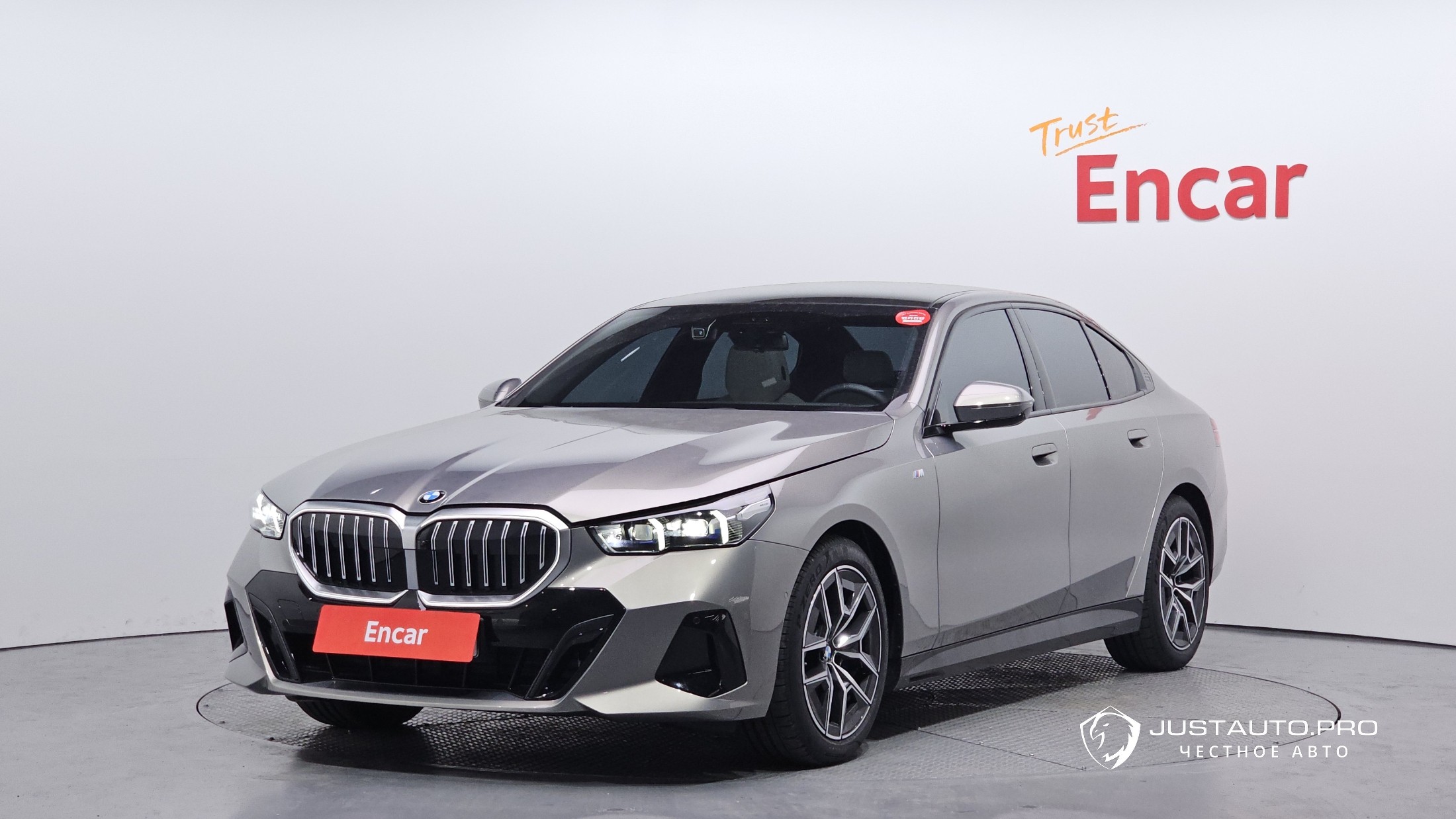 Автомобиль BMW 5-Series